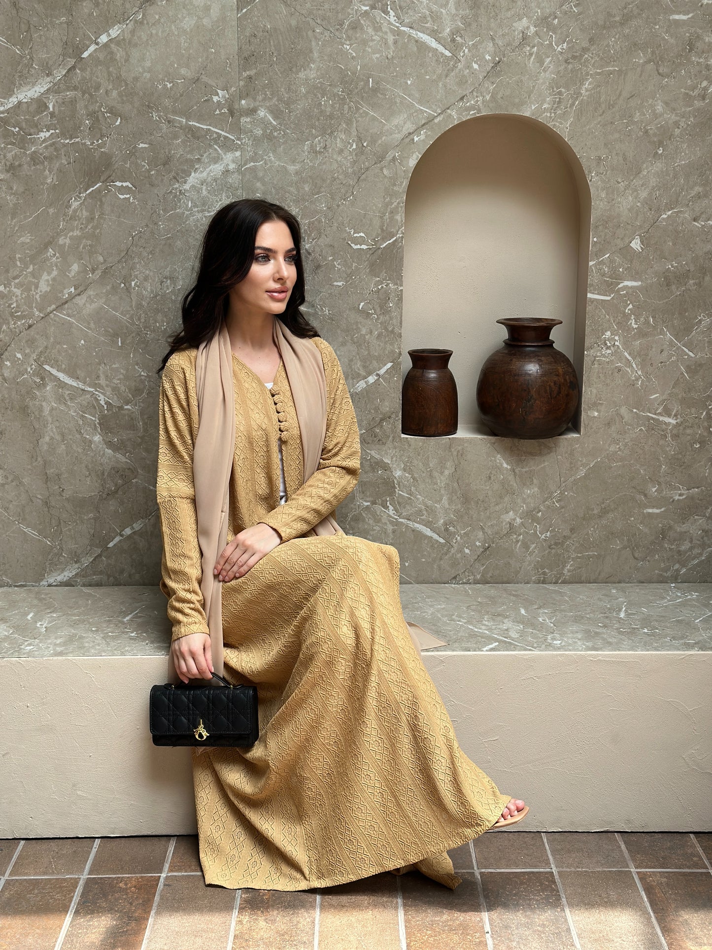 AT367 abaya
