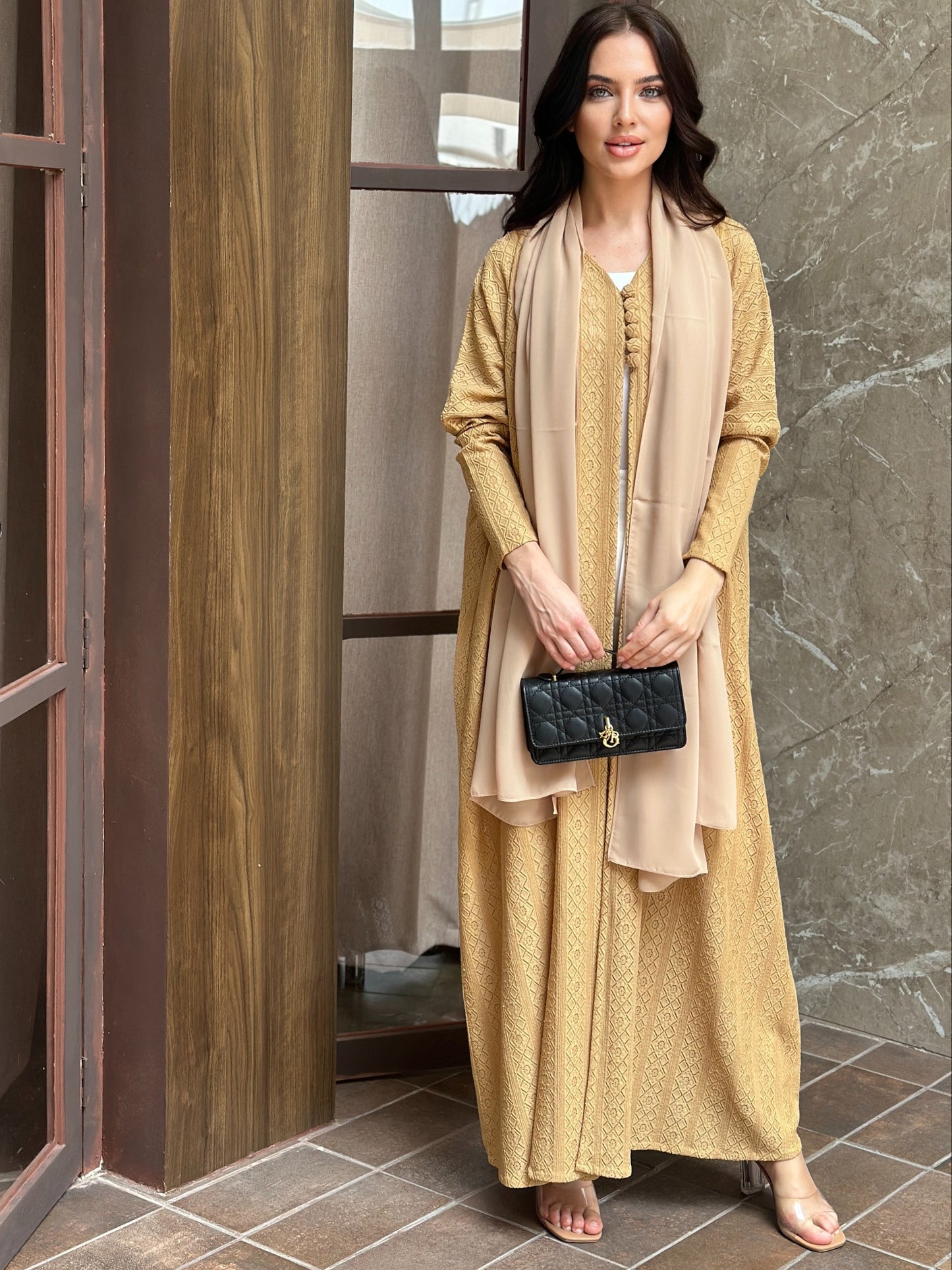 AT367 abaya
