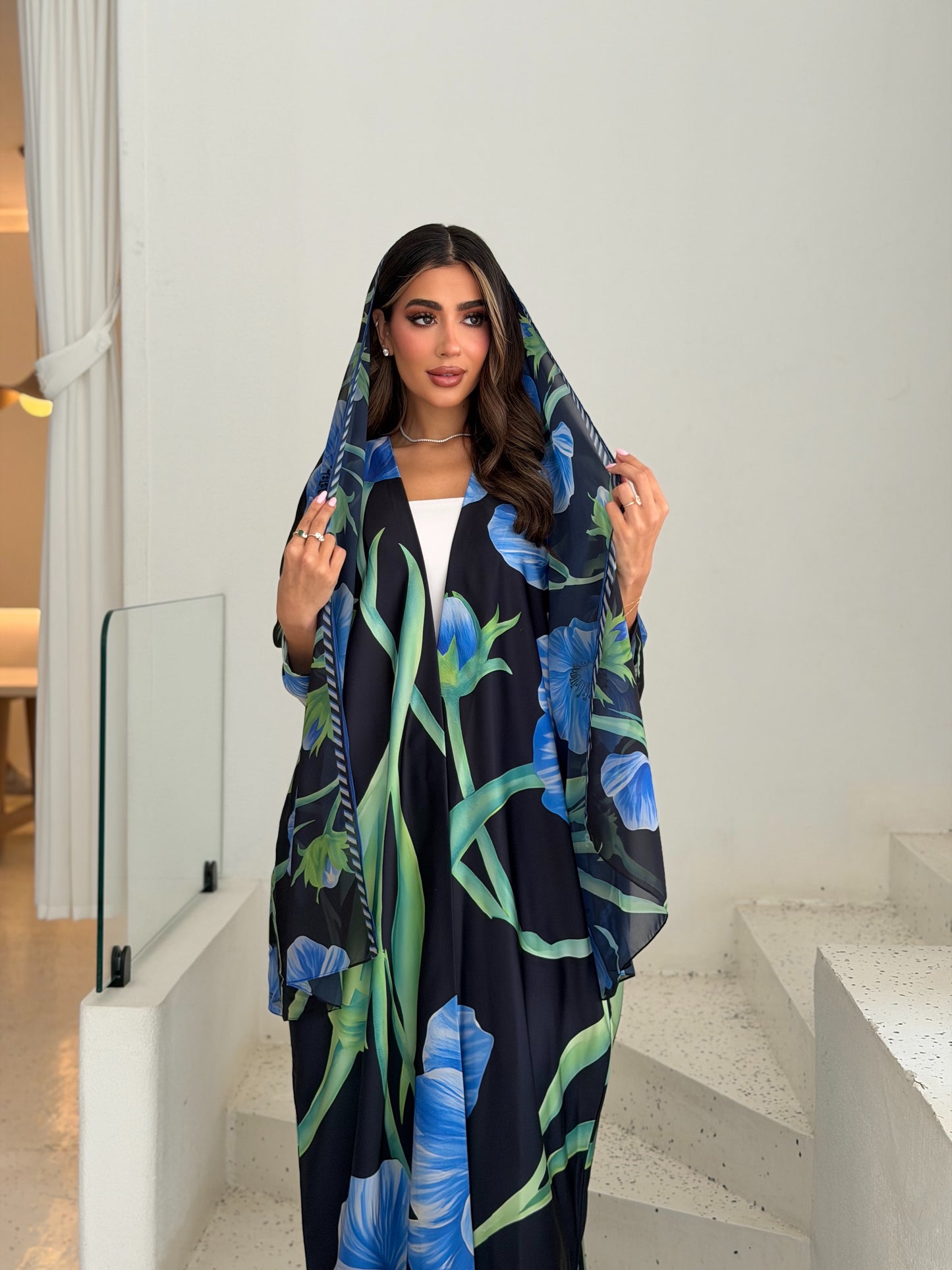 AT528 print Bisht Abaya