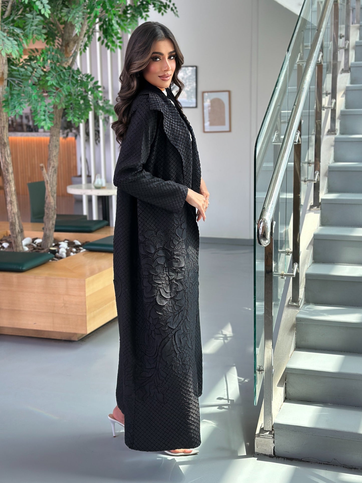 AT344 Black pelate abaya