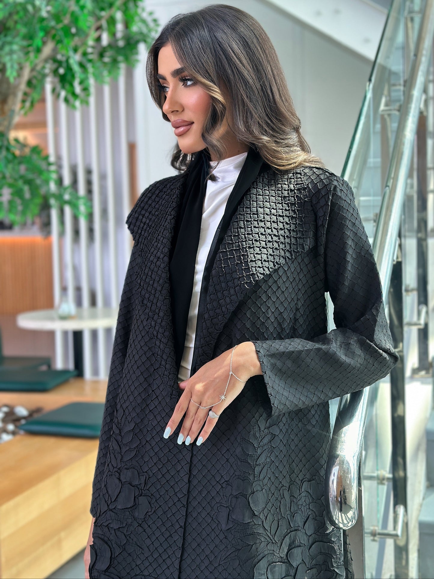 AT344 Black pelate abaya