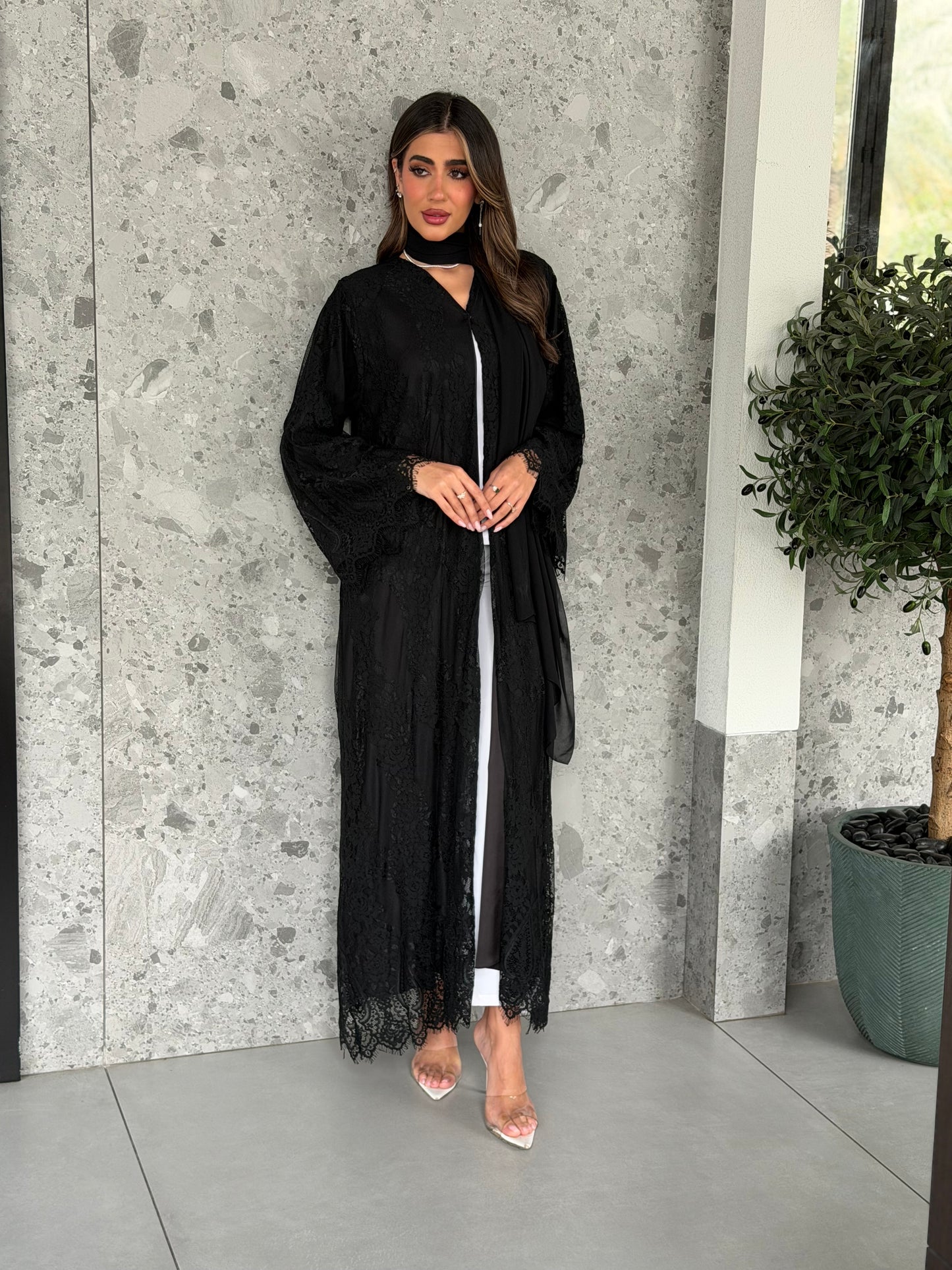 AT518 Lace Black Abaya