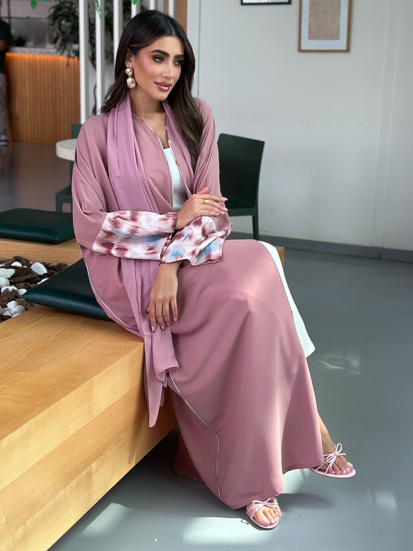 AT352 Abaya Bisht