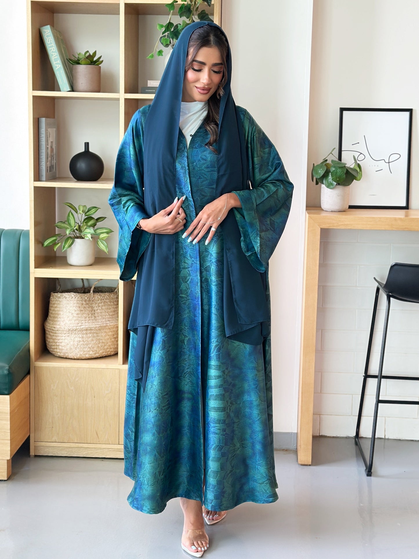 AT347 Abaya