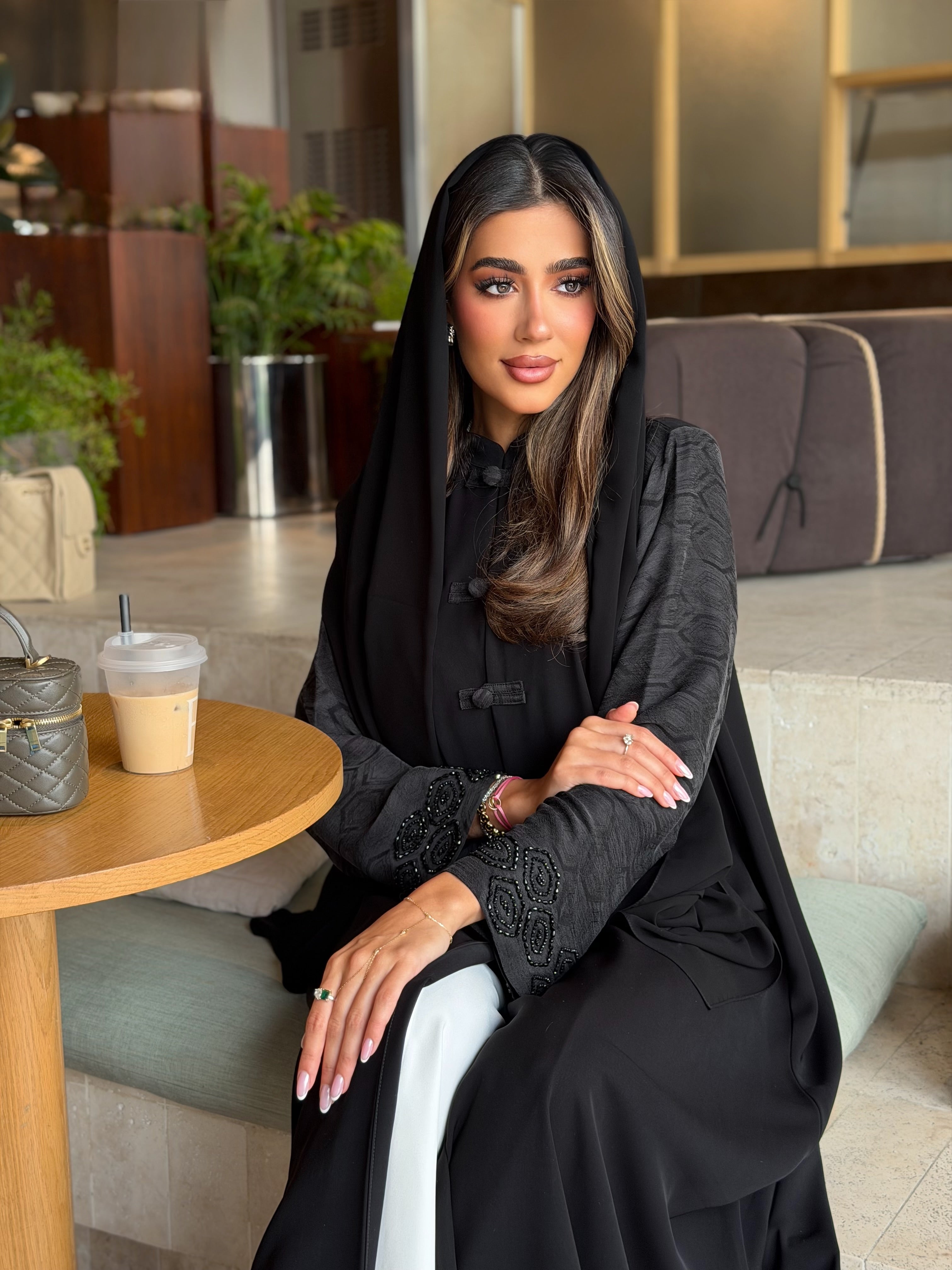AT582 Black Abaya