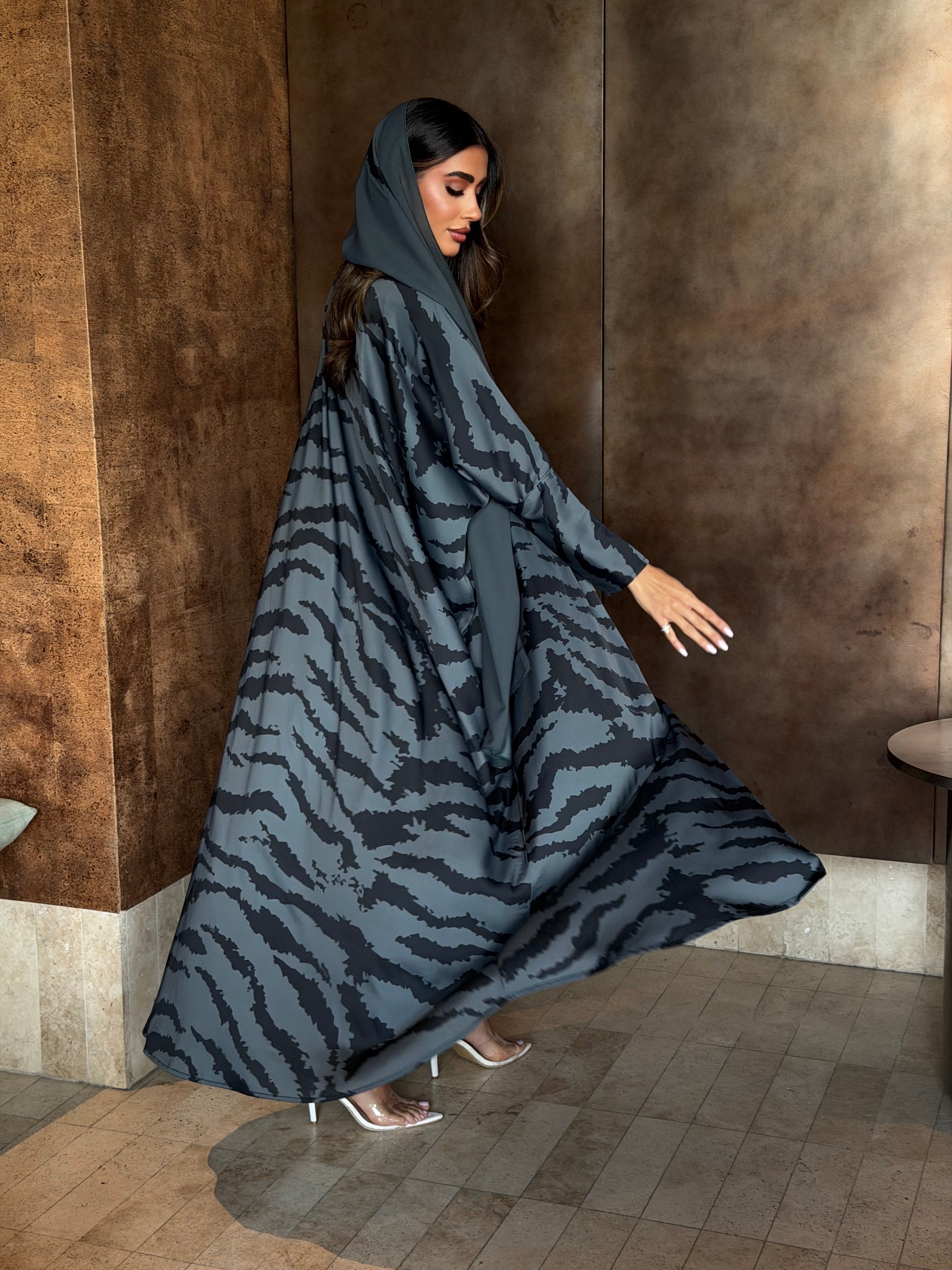 AT598 Zebra Gray Half Bisht print Abaya