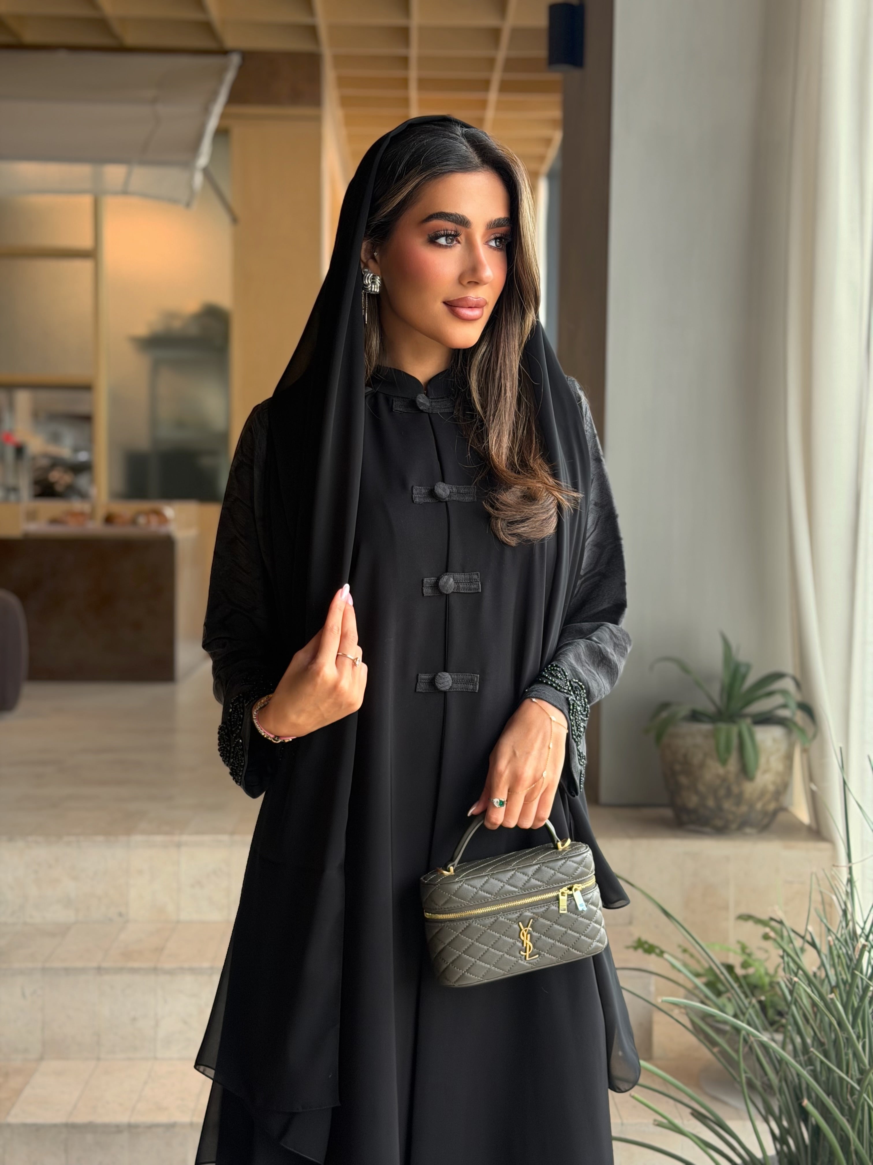 AT582 Black Abaya