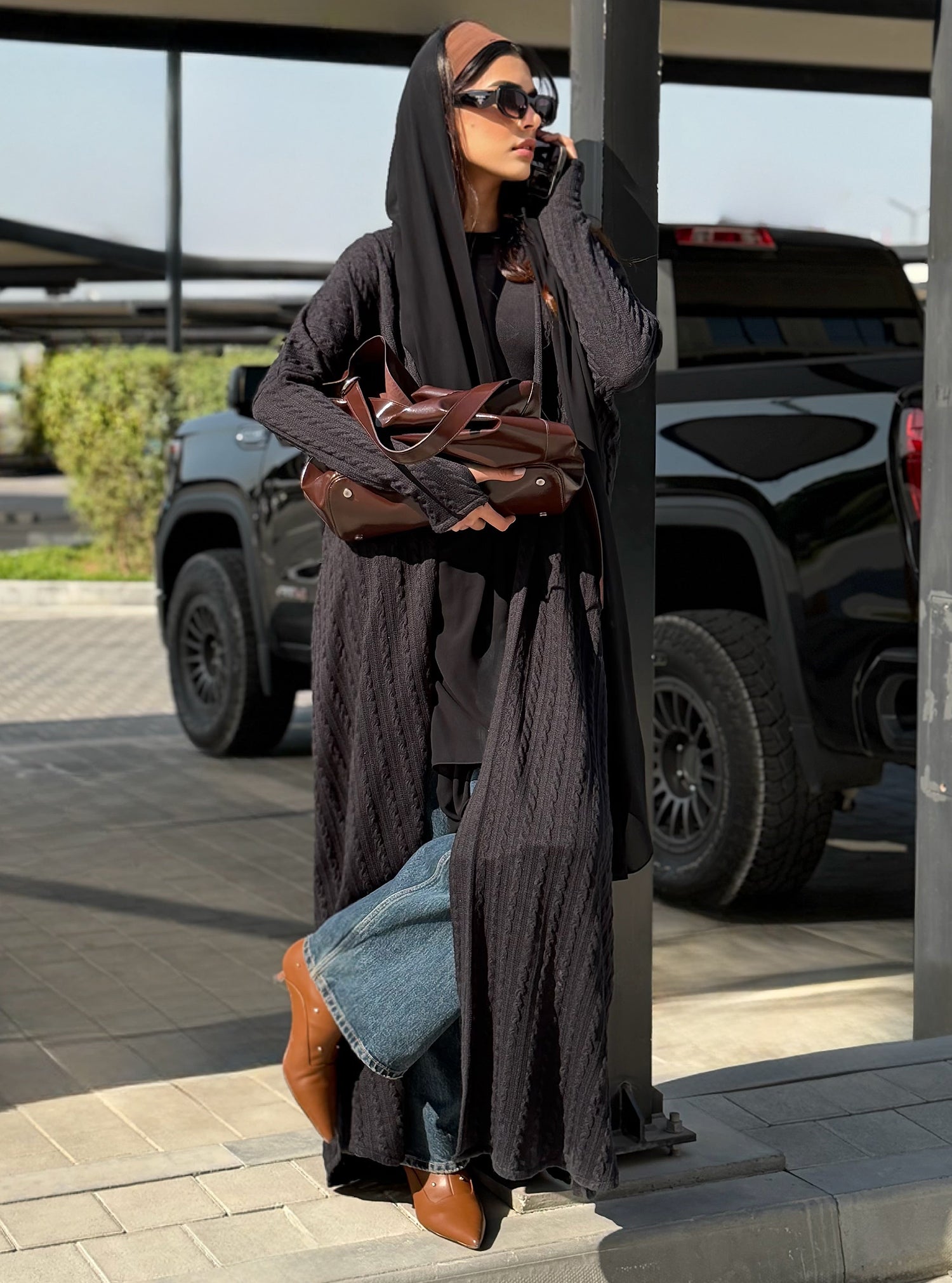 AT469 Winter Black Abaya
