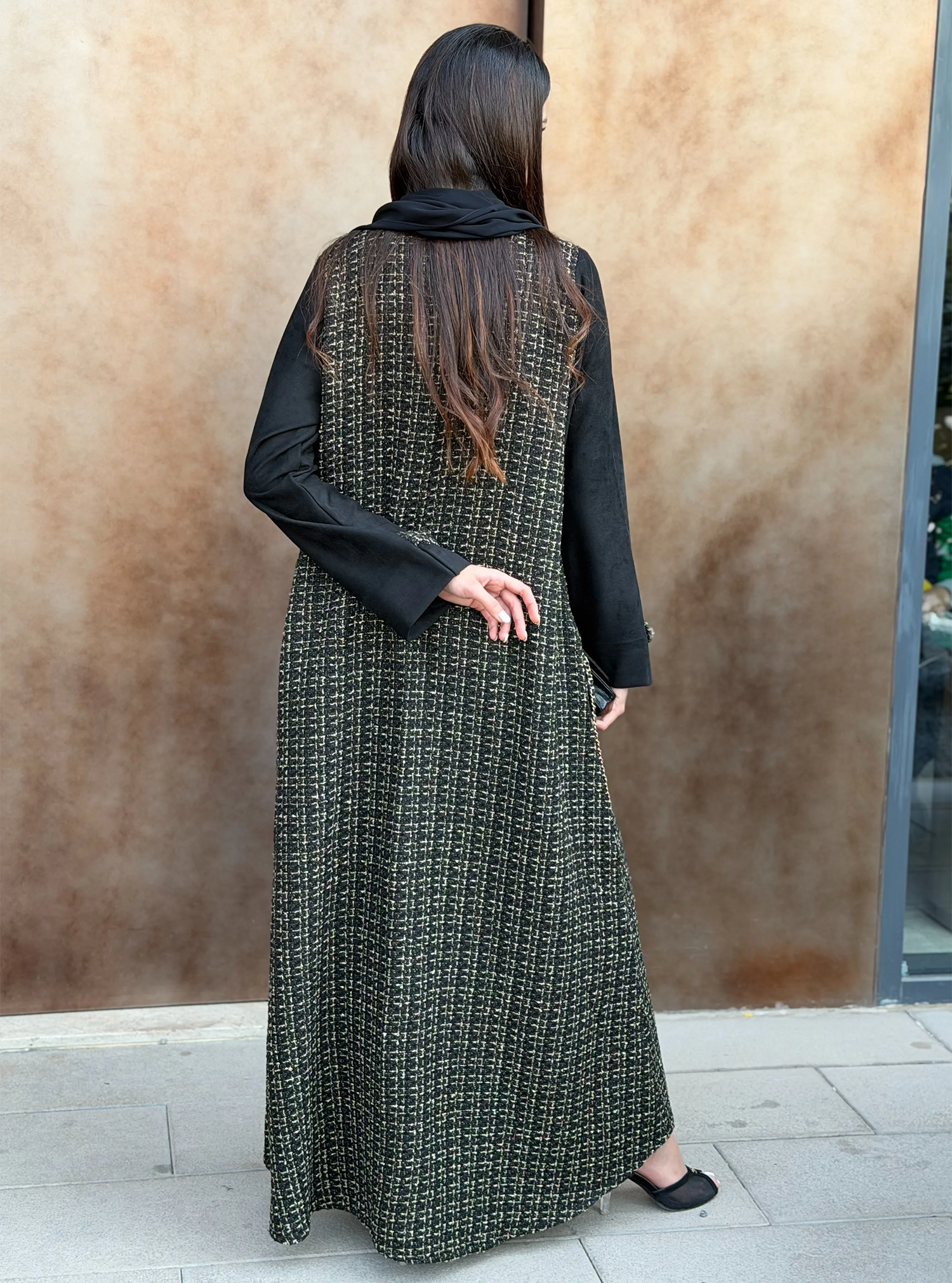 AT465 Black