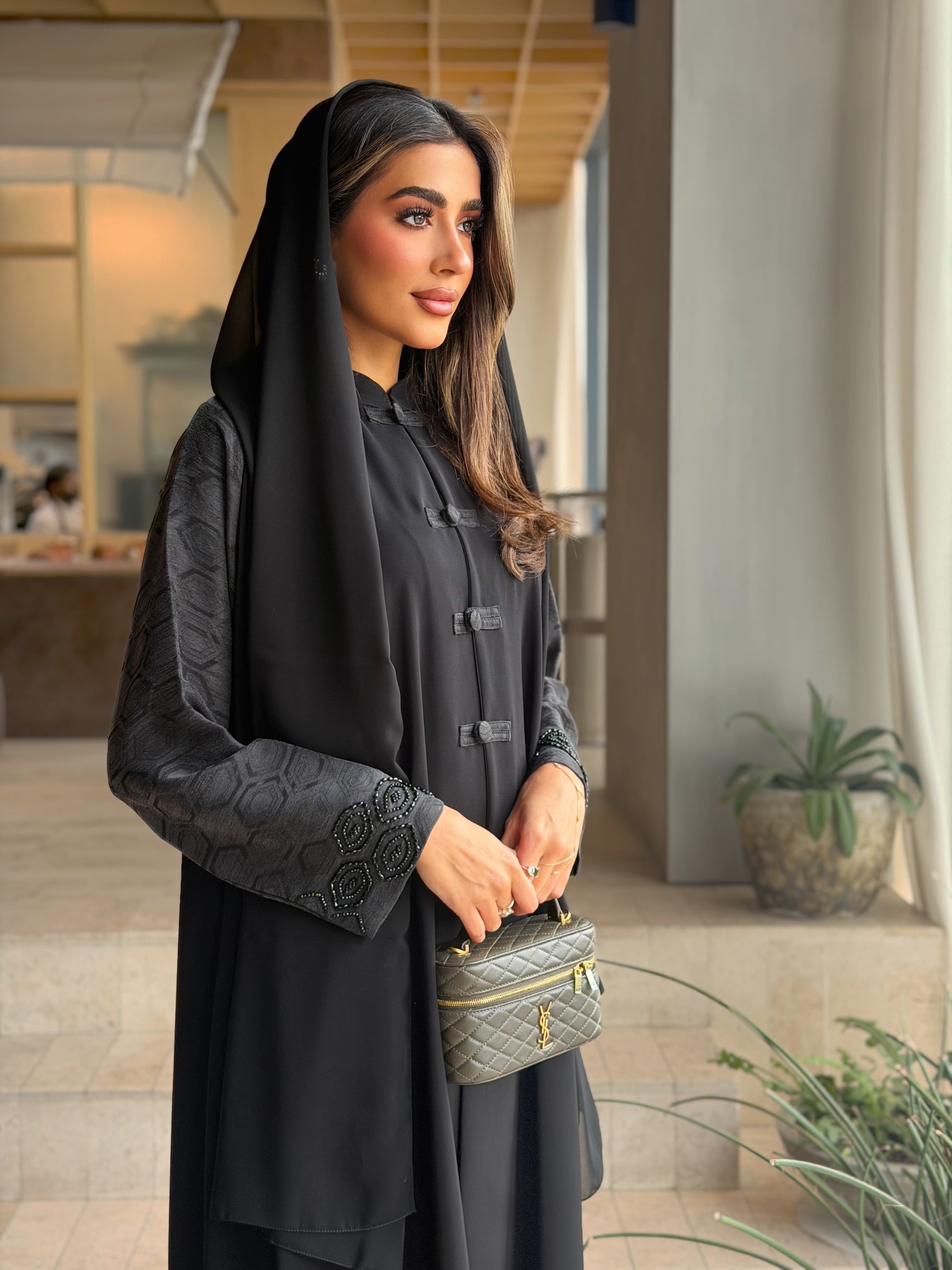 AT582 Black Abaya