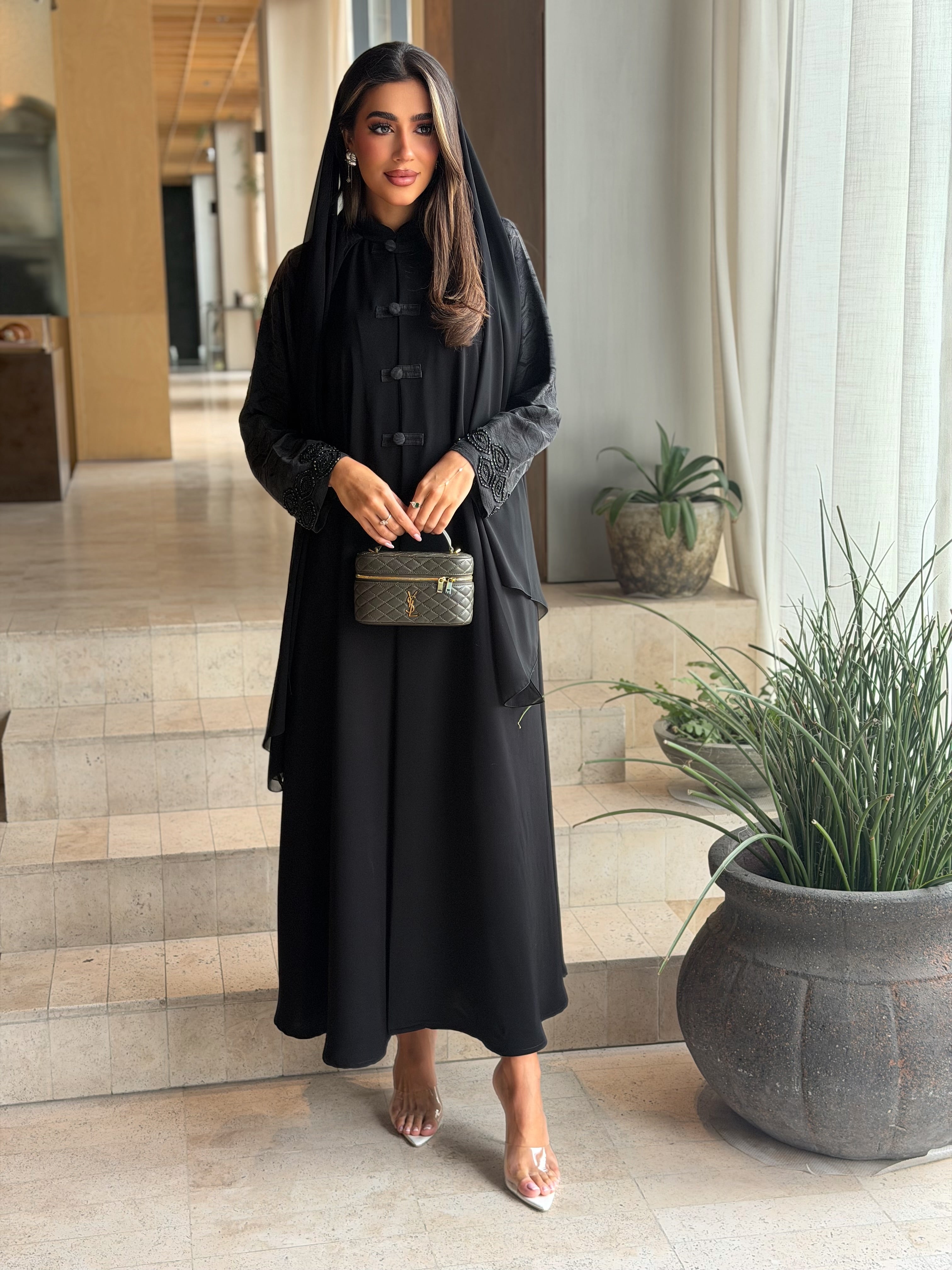 AT582 Black Abaya