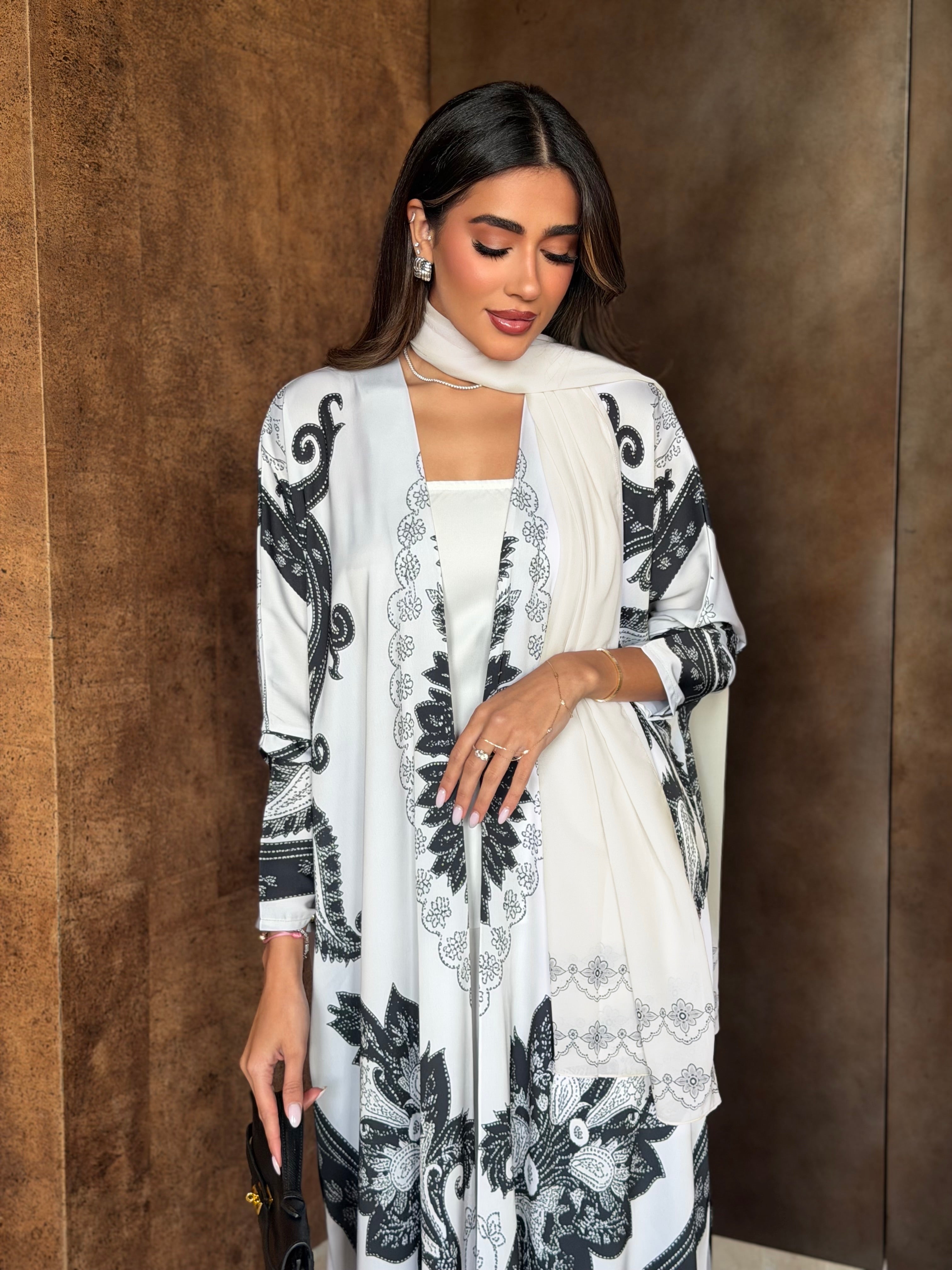 AT599 Off white print Half Bisht Abaya