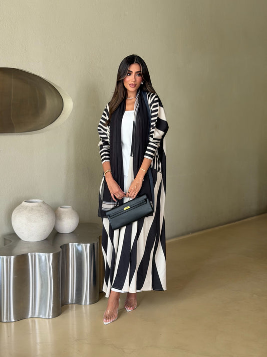 AT558 print Bisht Abaya