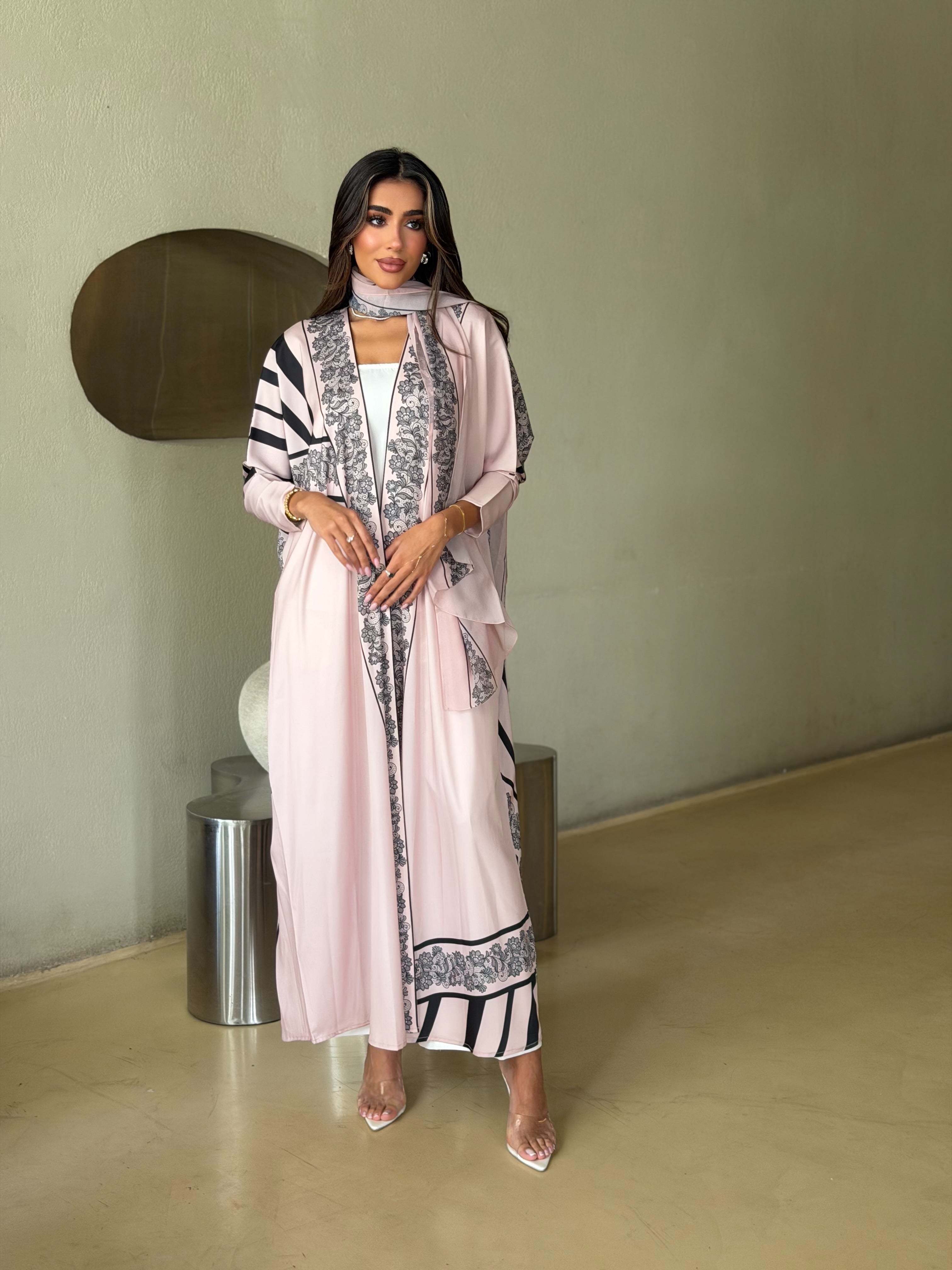AT556 print Bisht Abaya