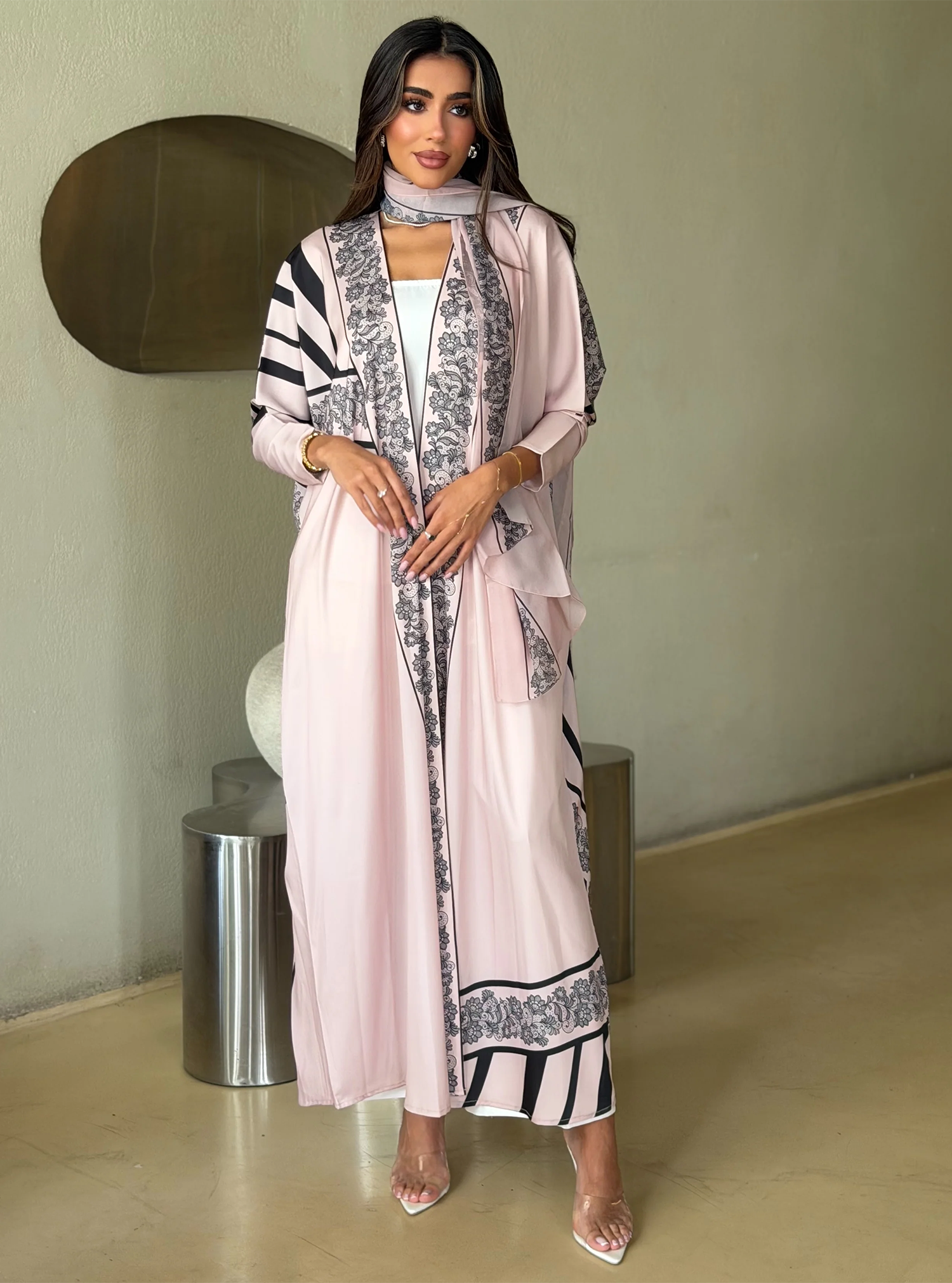 AT556 print Bisht Abaya