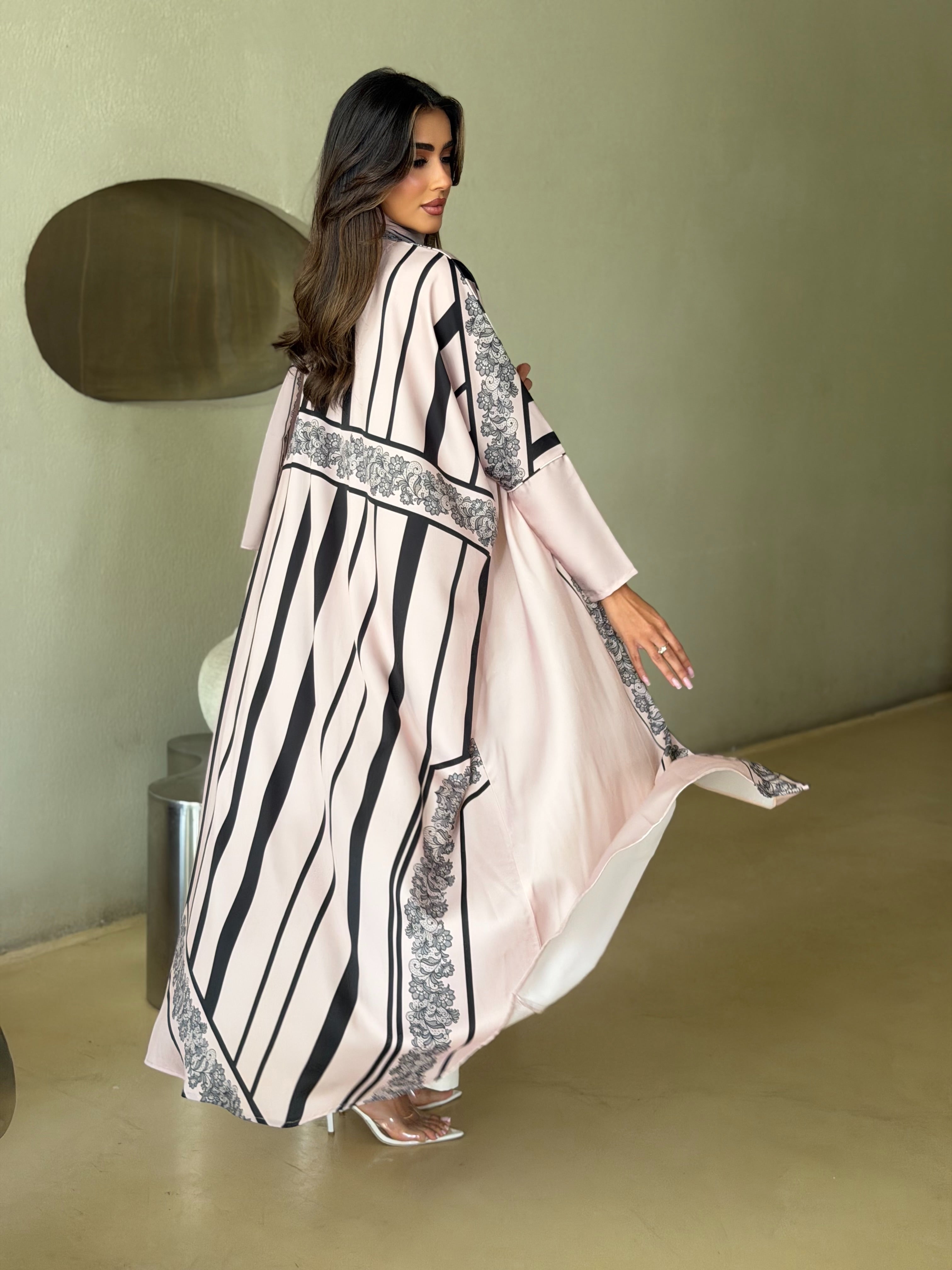 AT556 print Bisht Abaya