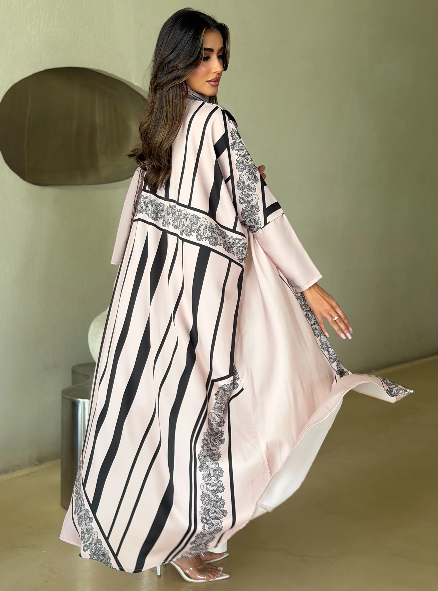 AT556 print Bisht Abaya