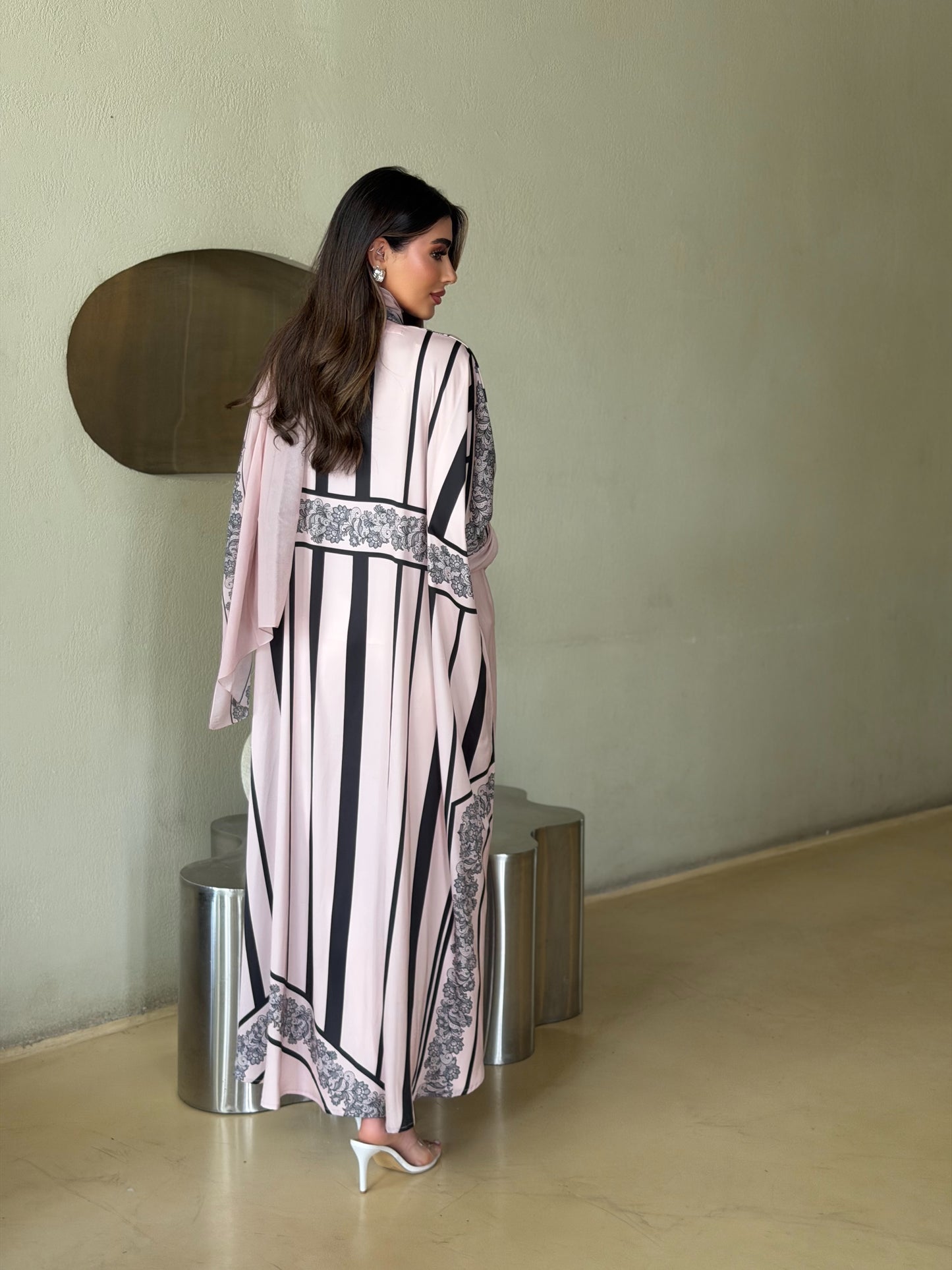 AT556 print Bisht Abaya