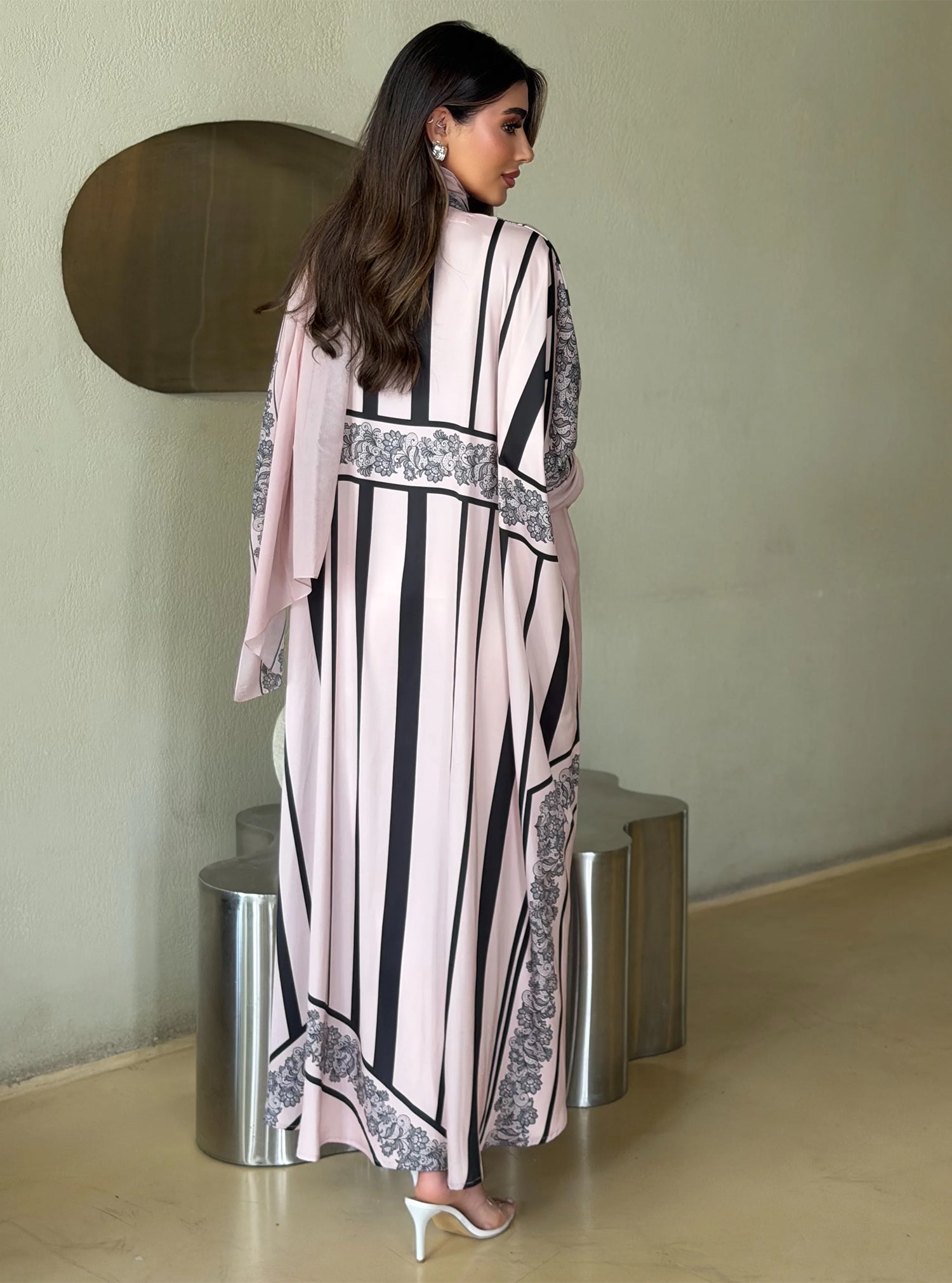 AT556 print Bisht Abaya