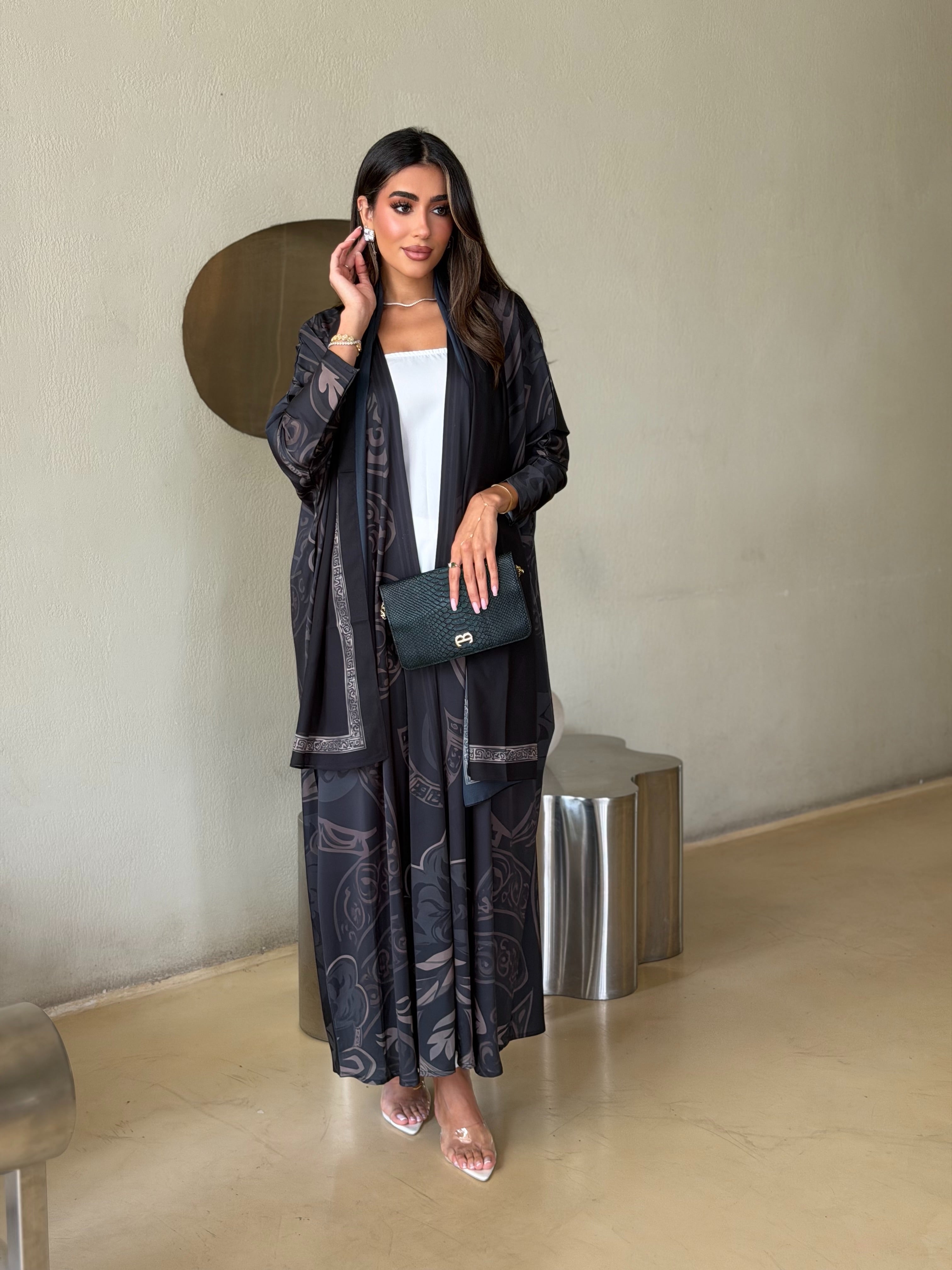AT568 print Bisht Abaya
