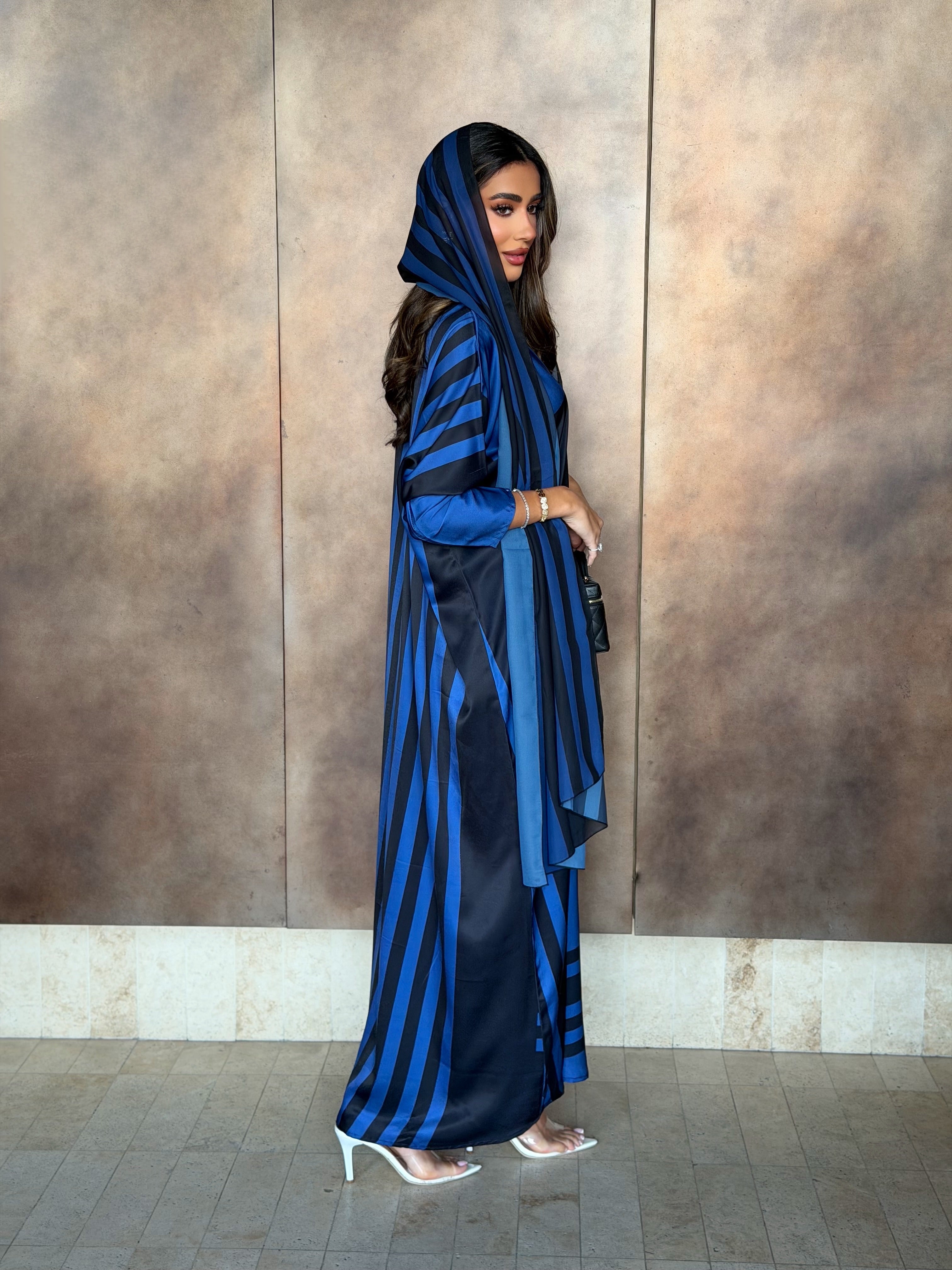 AT585 Blue print Bisht Abaya