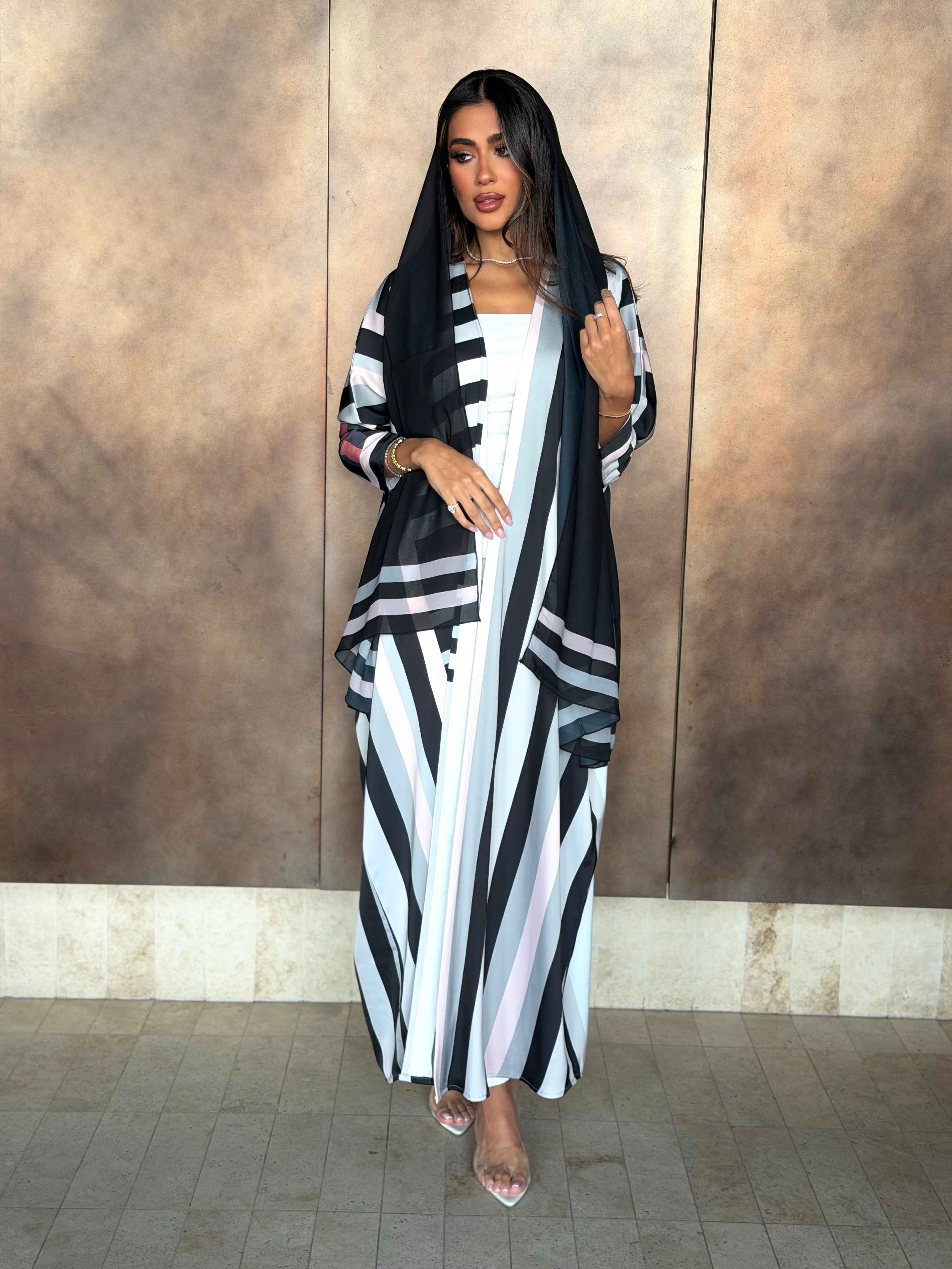 AT584 print Bisht Abaya