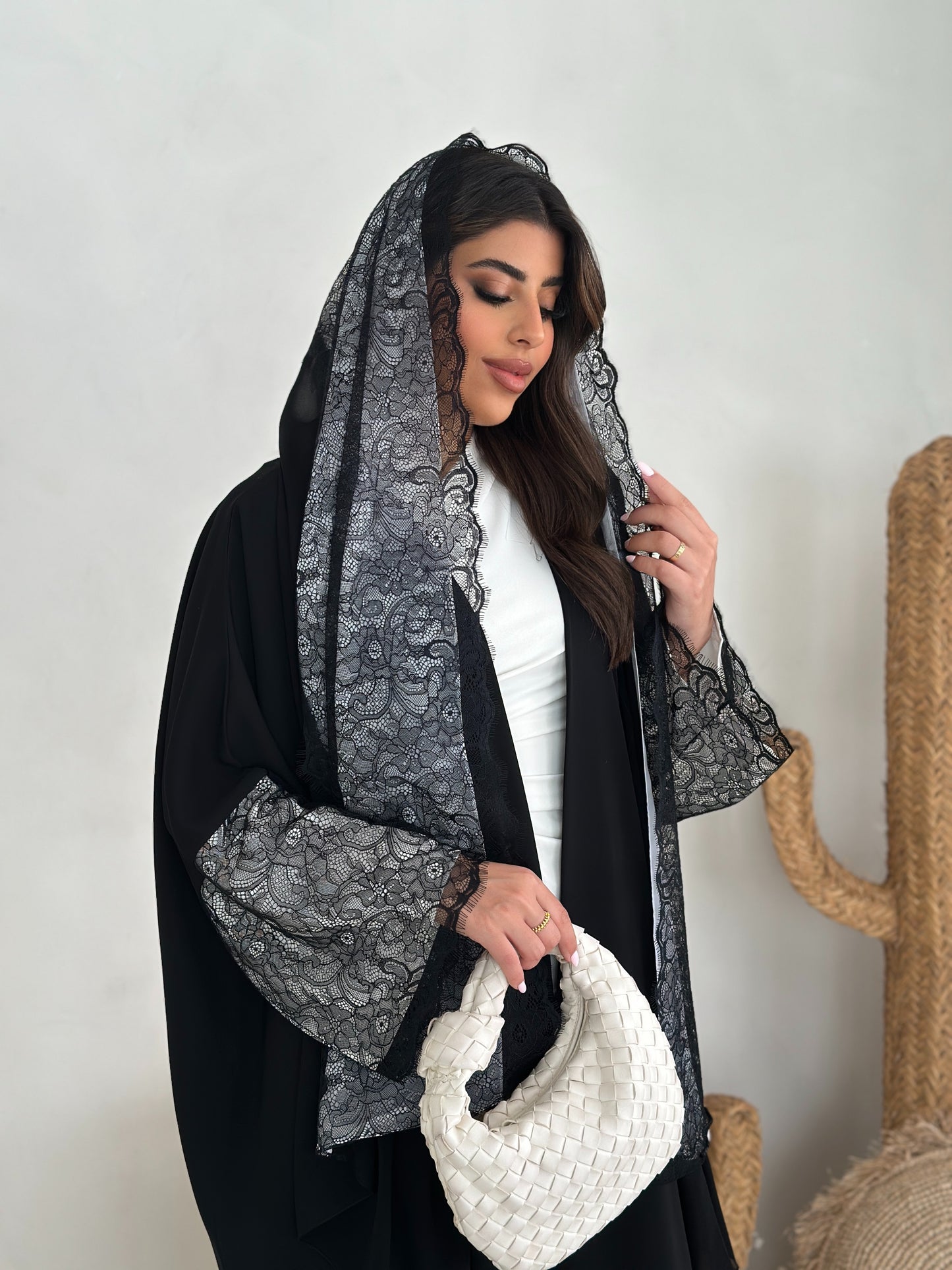 AT413 Lace Black Abaya