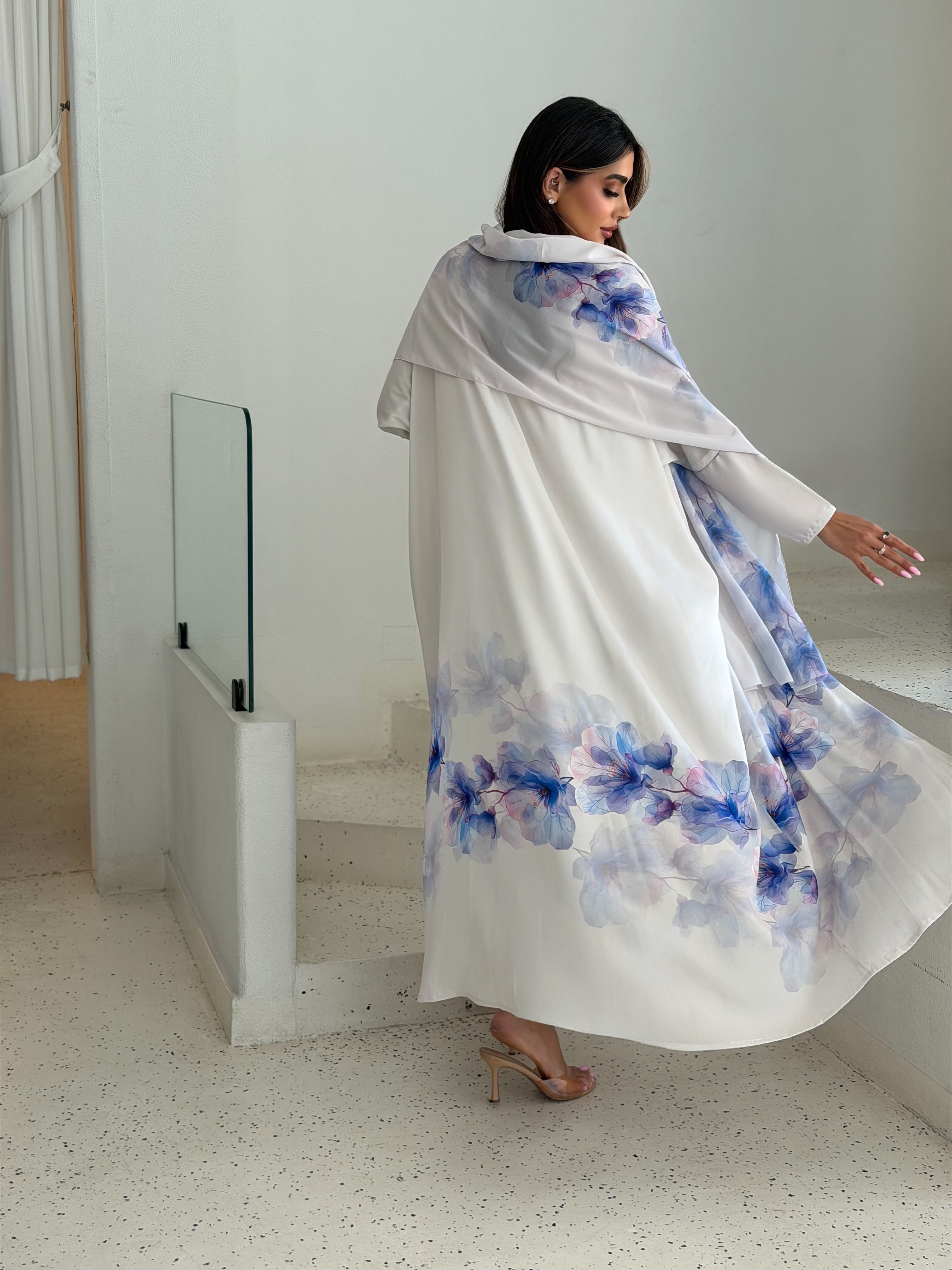 AT524 print Bisht Abaya
