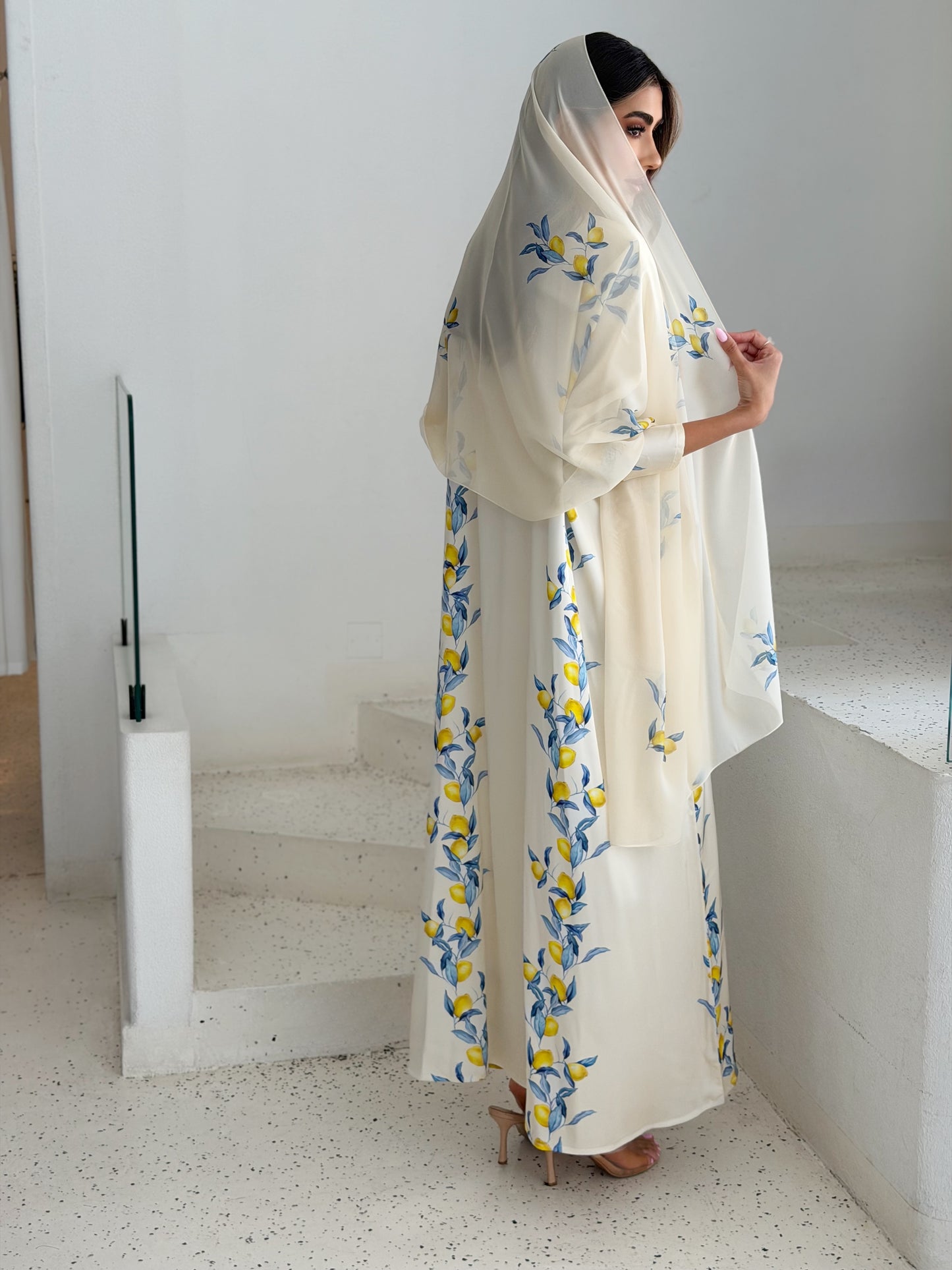 AT527 print Bisht Abaya