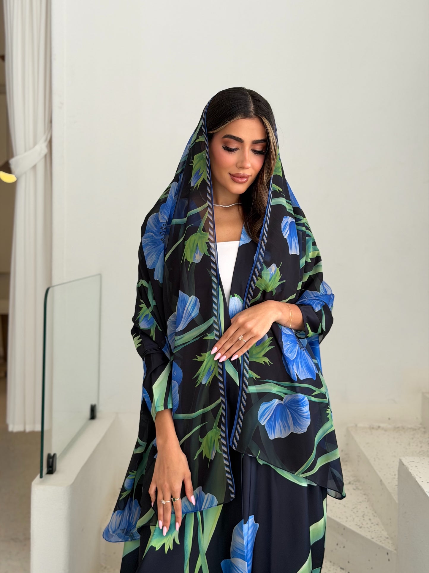 AT528 print Bisht Abaya