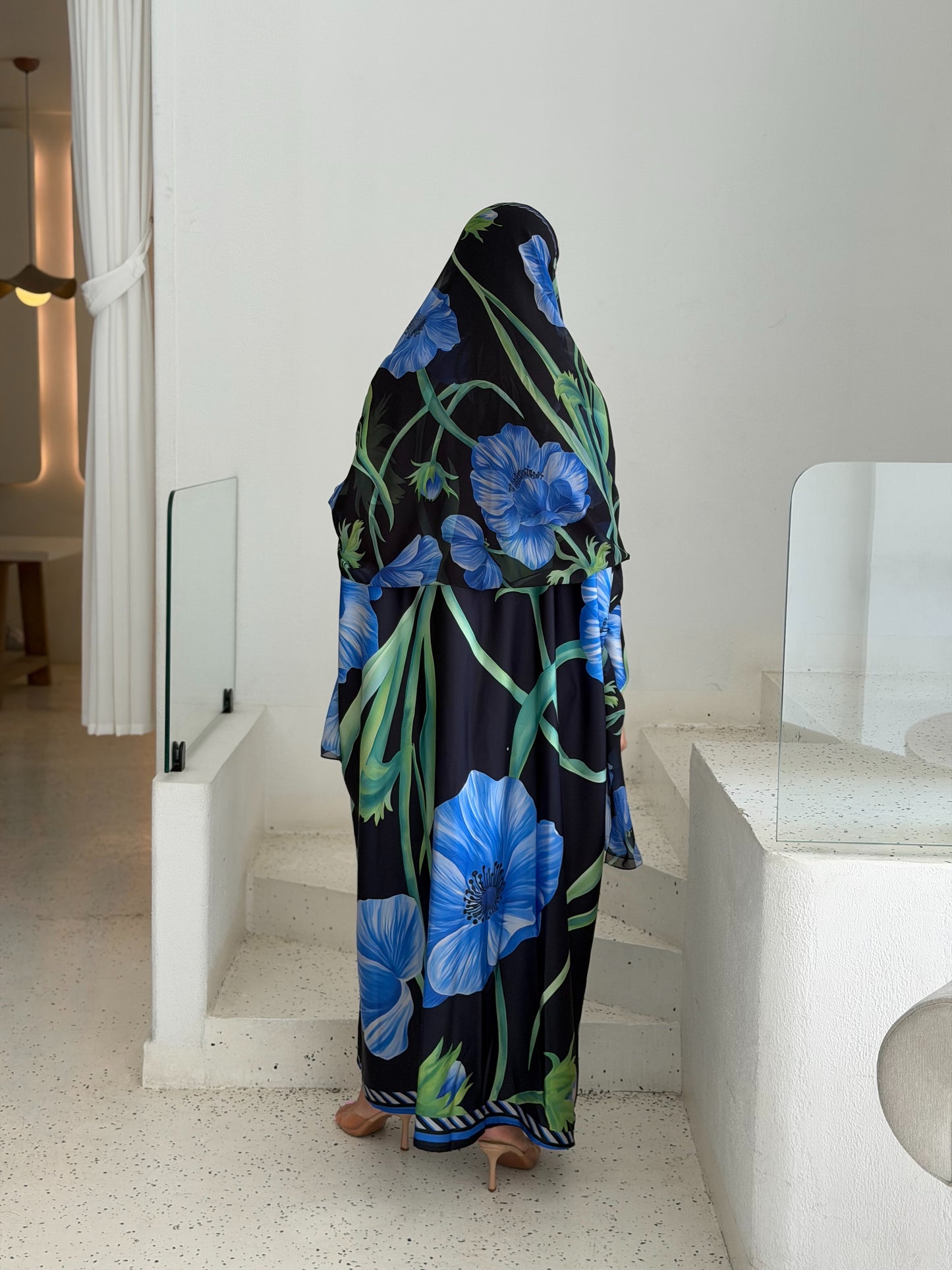 AT528 print Bisht Abaya