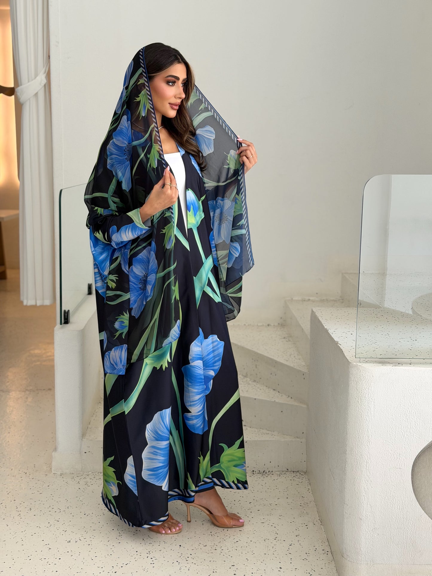 AT528 print Bisht Abaya