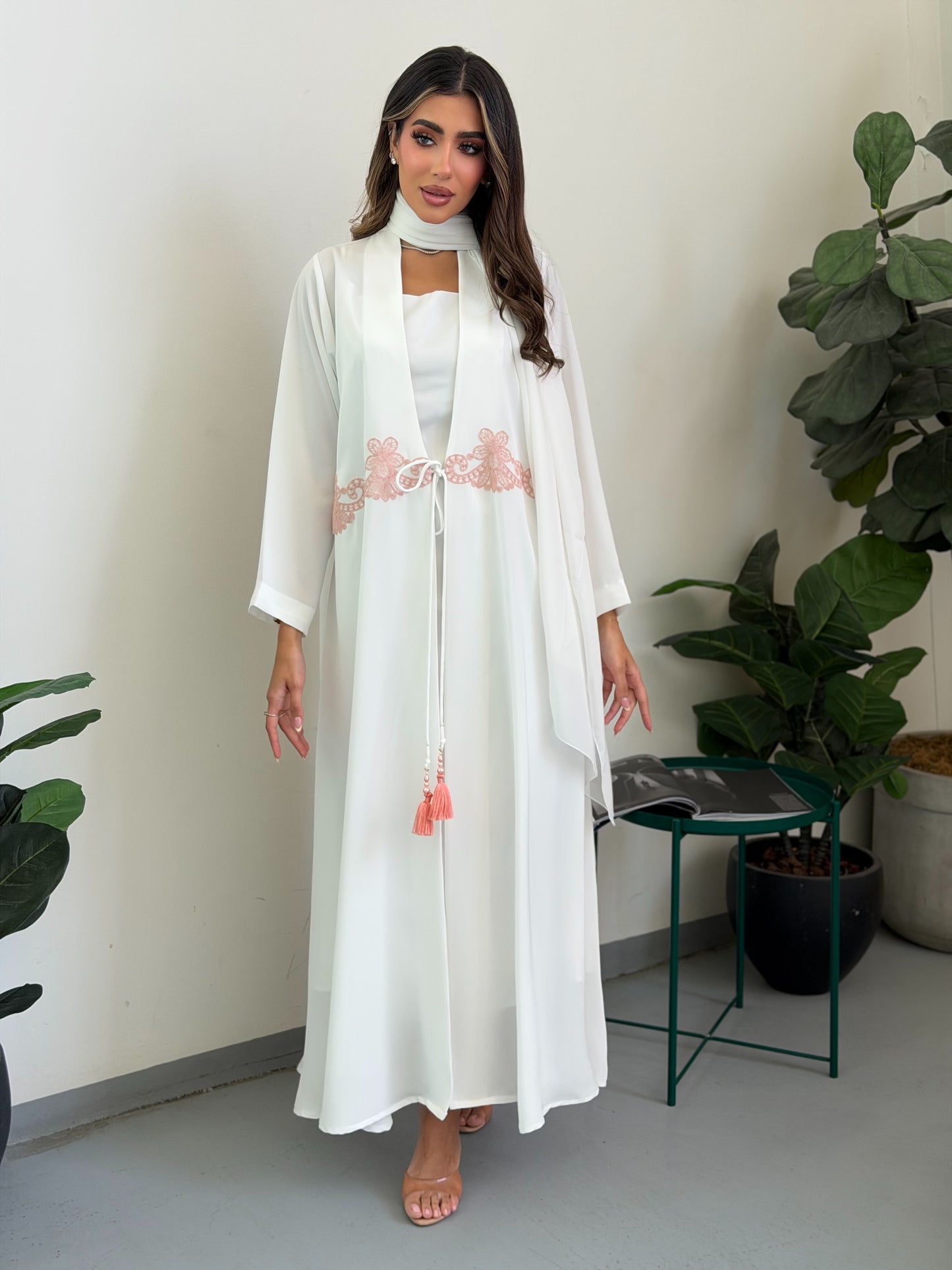 AT540 Off white Abaya