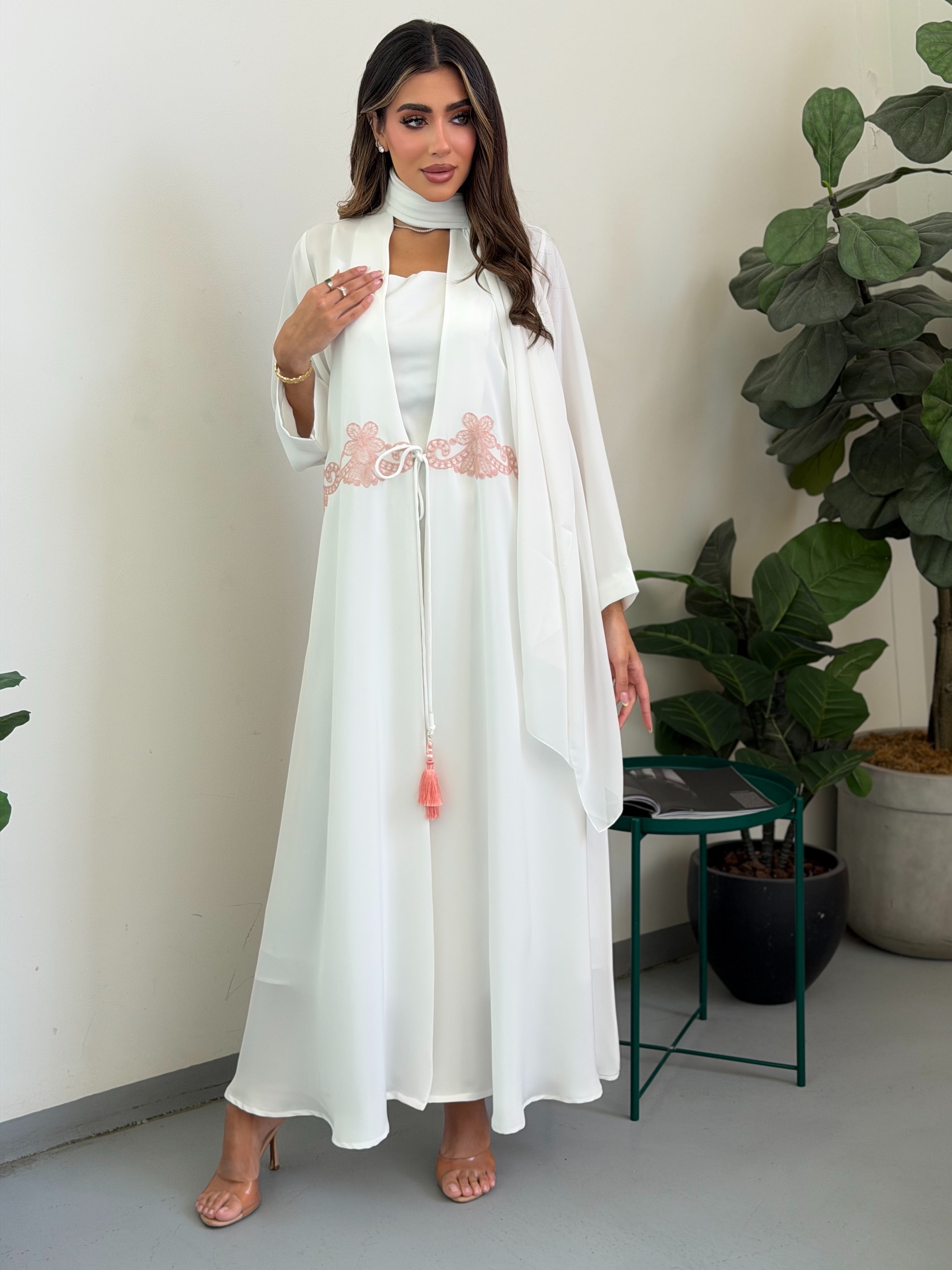 AT540 Off white Abaya
