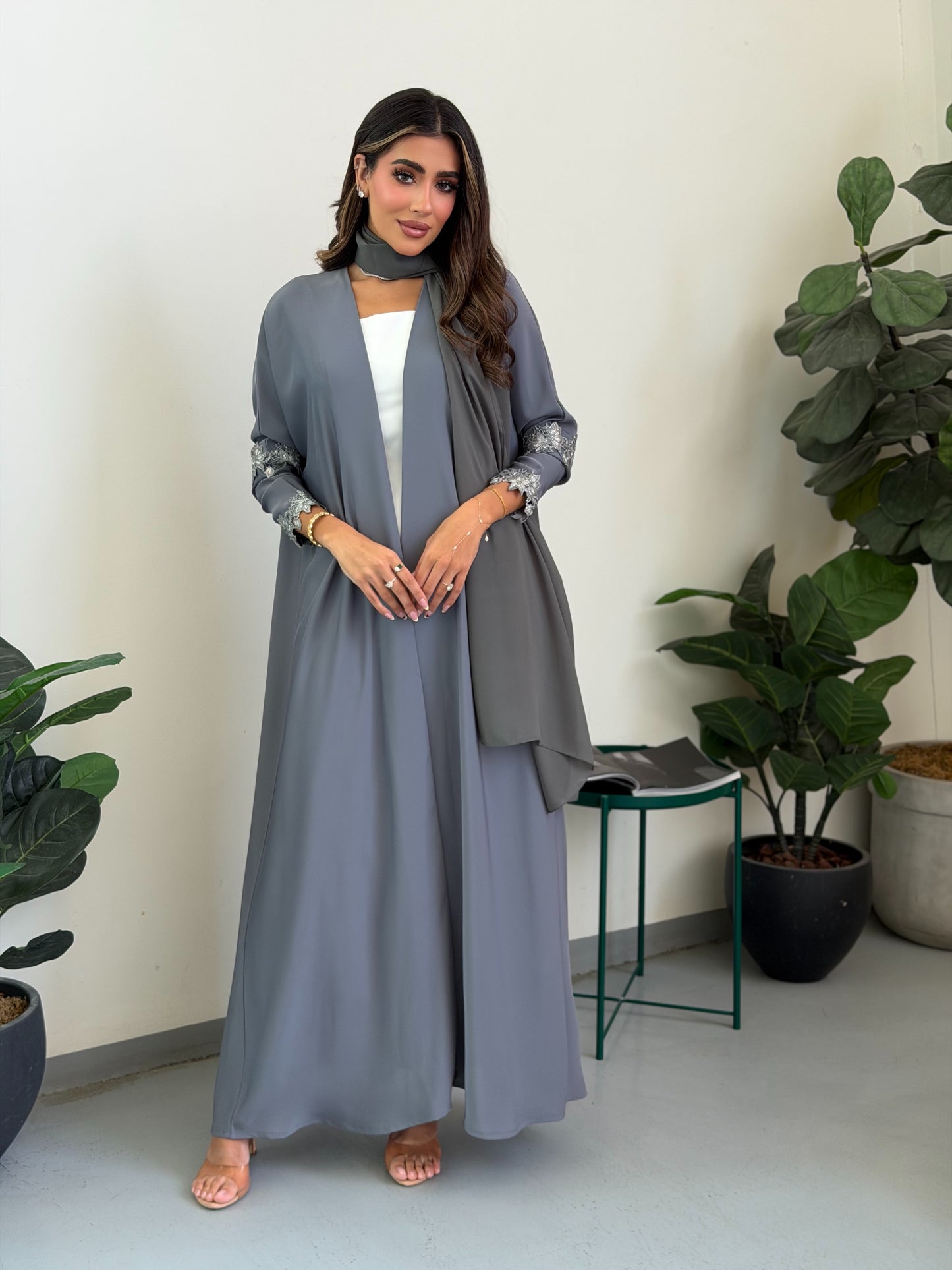 AT543 Half Bisht Gray Abaya