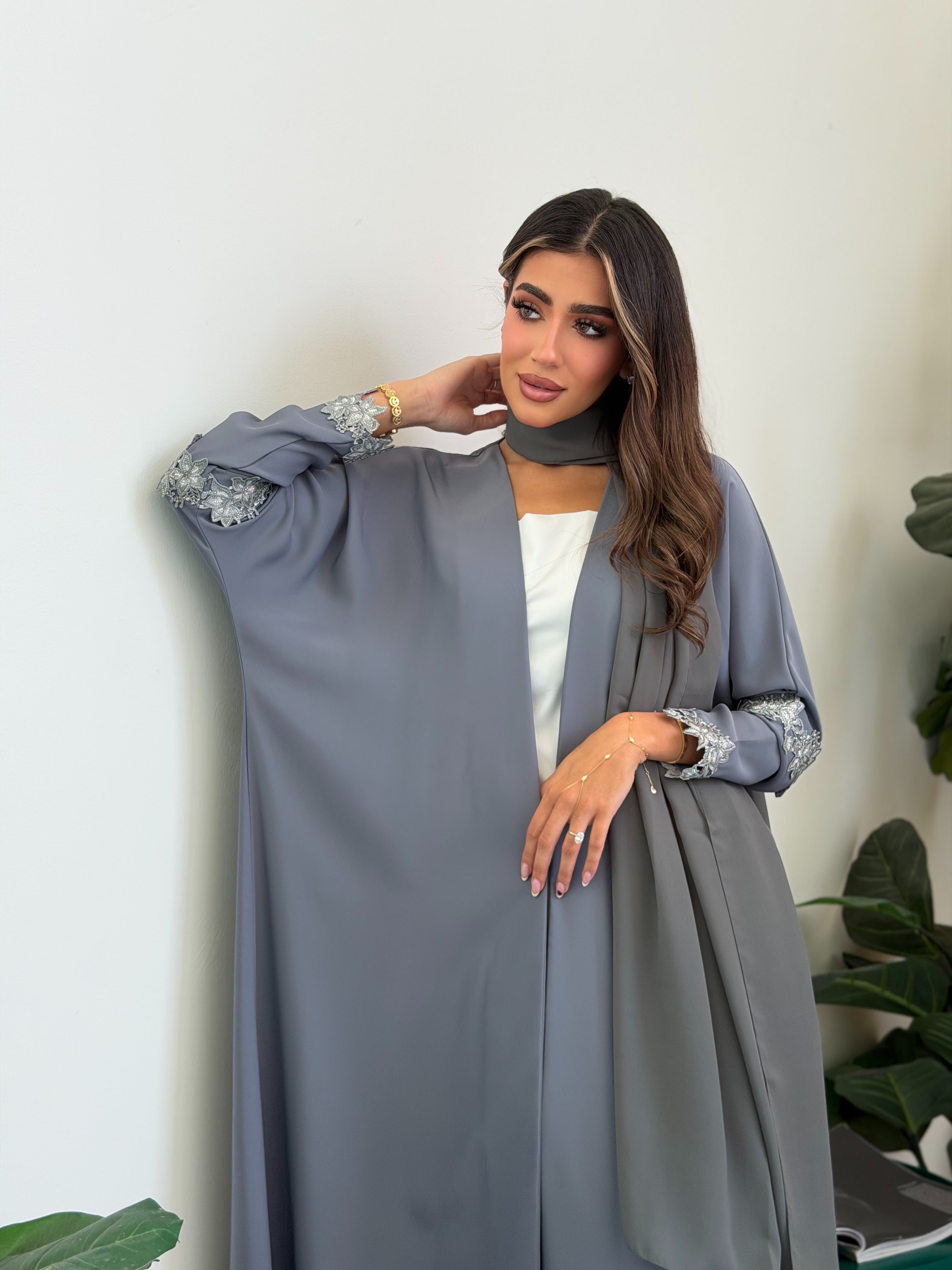 AT543 Half Bisht Gray Abaya