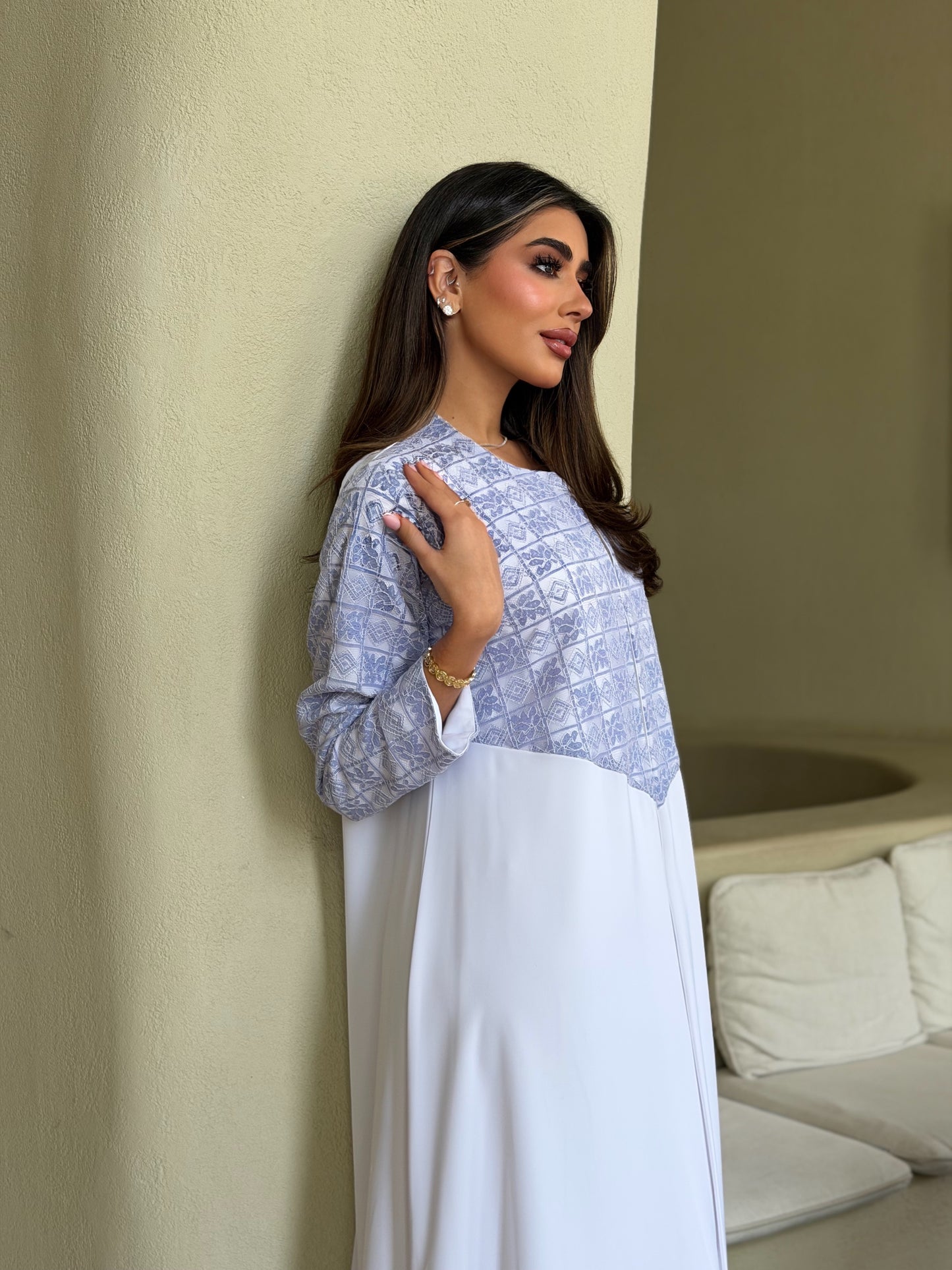 AT552  Pearl Lace A-Cut Abaya