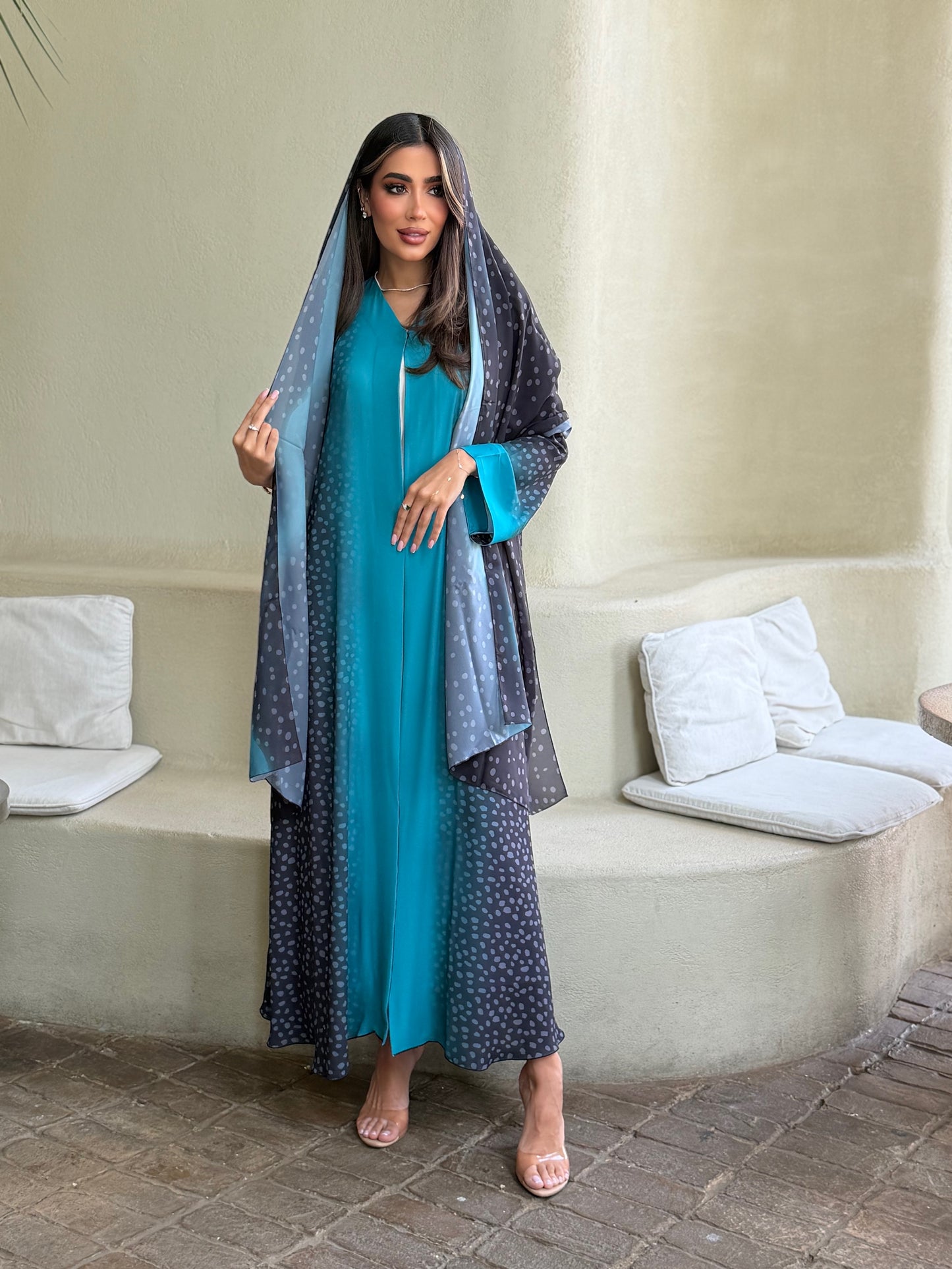 AT547 Ombre Dot A-Cut Abaya