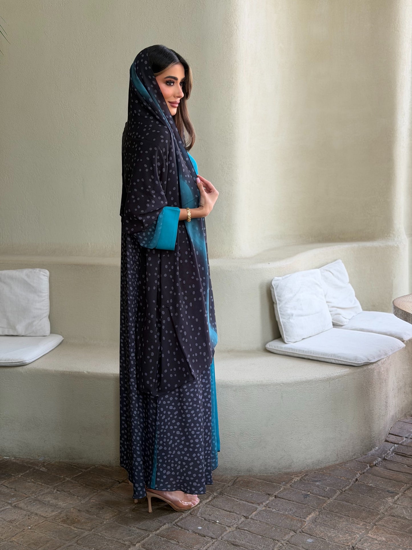 AT547 Ombre Dot A-Cut Abaya