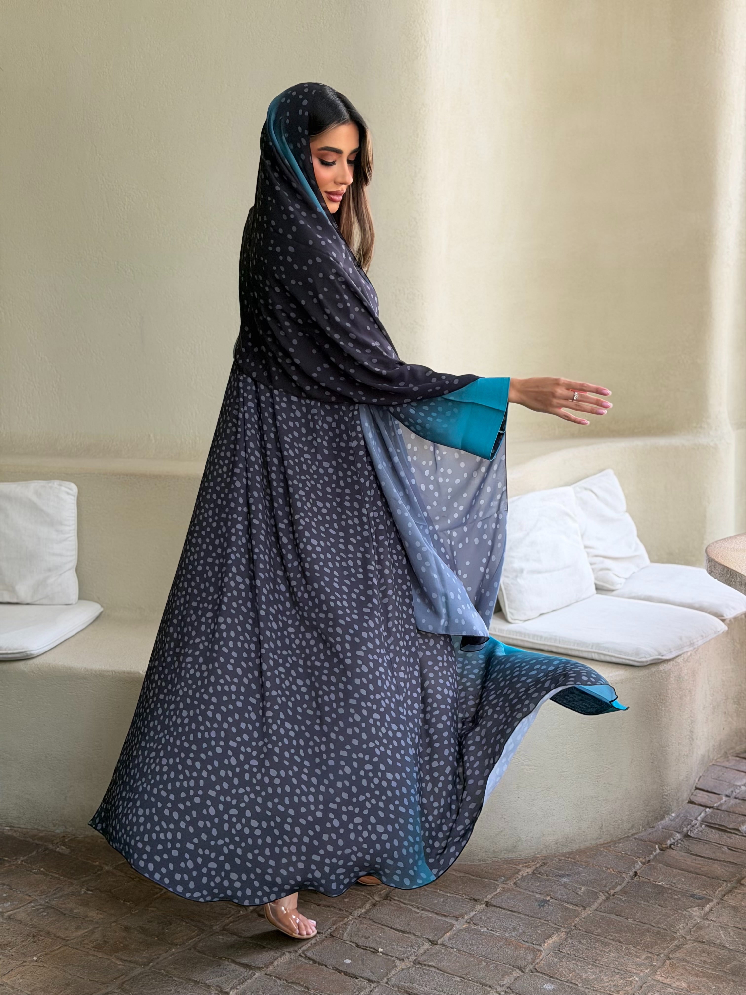 AT547 Ombre Dot A-Cut Abaya