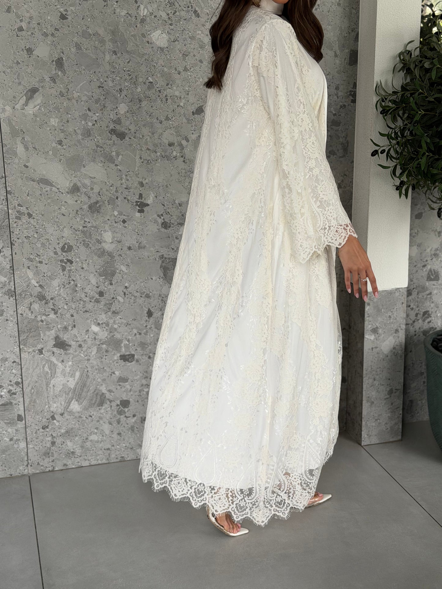 AT515 Lace white abaya