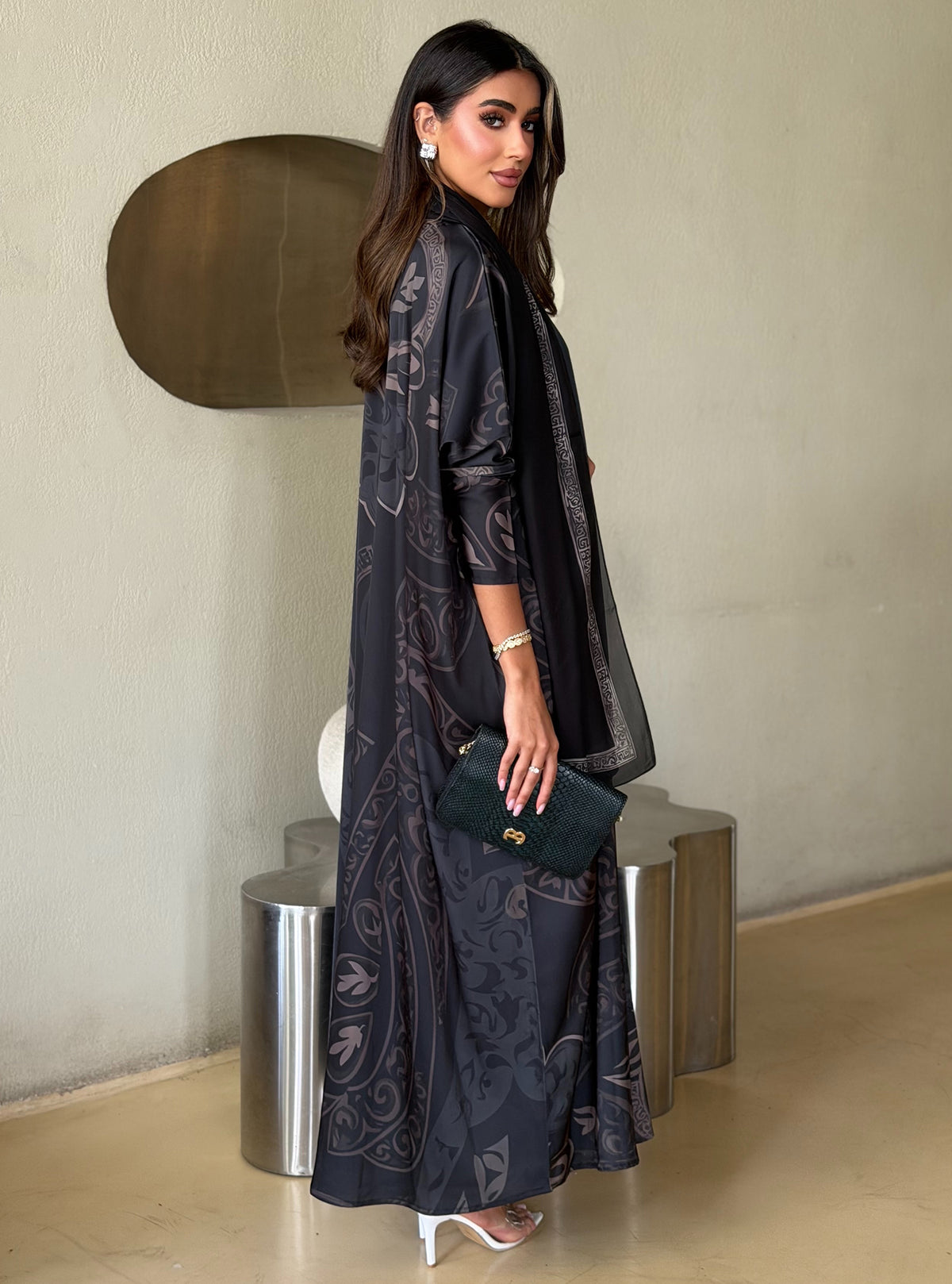 AT568 print Bisht Abaya